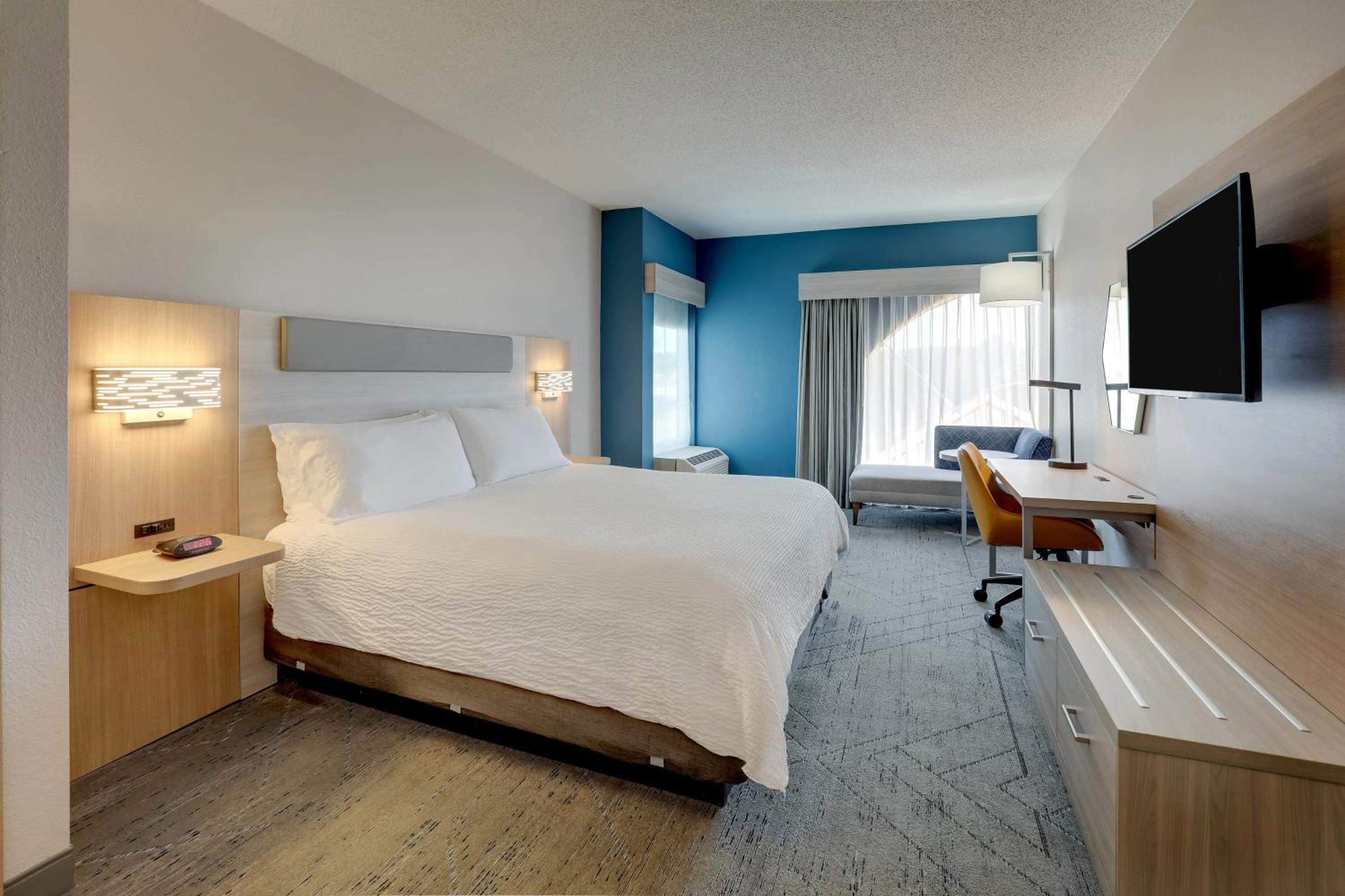 Standard King Room - Photo 6