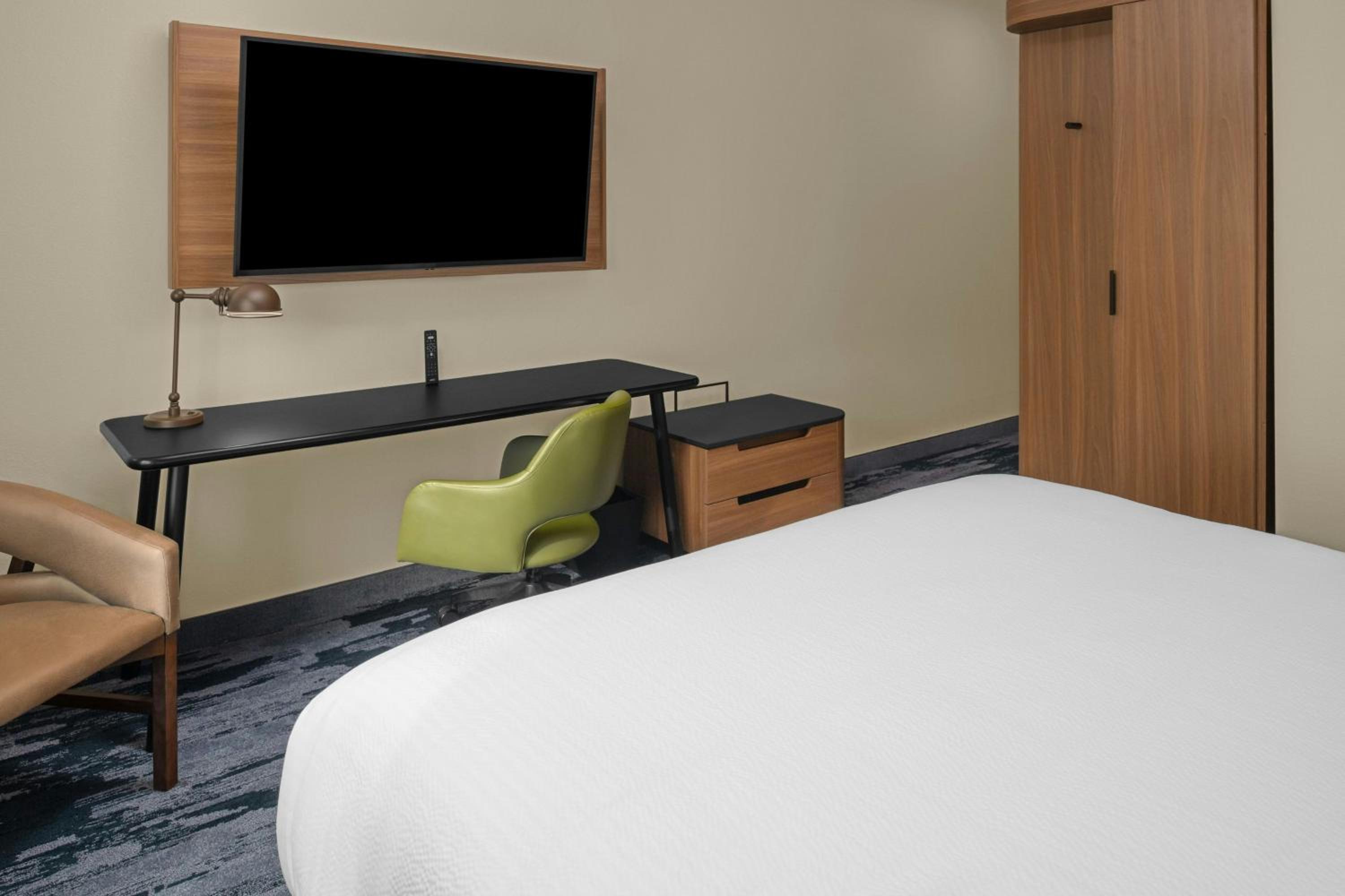 King Room with Roll-in Shower - Mobility and Hearing Accessible photo 3