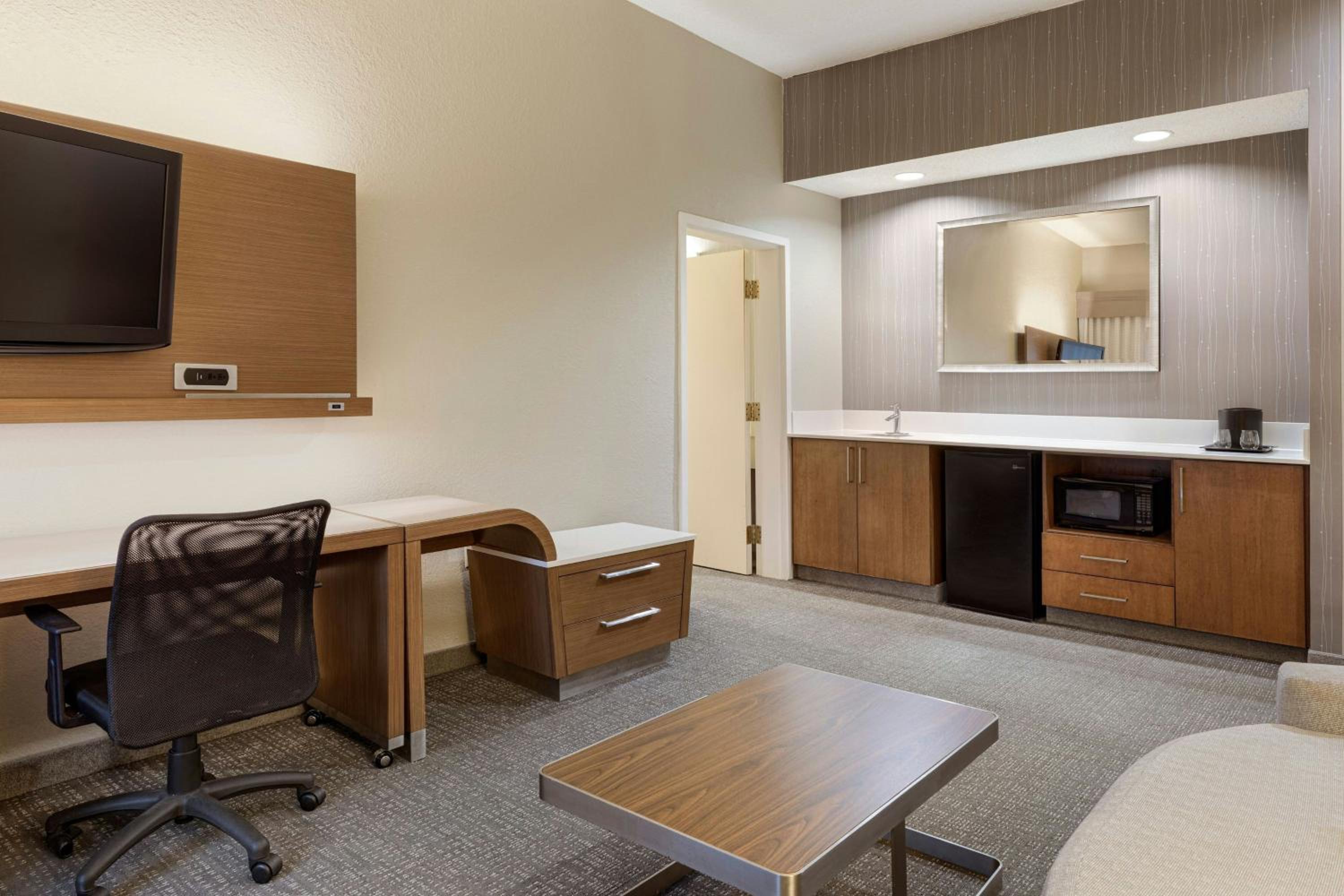 One-Bedroom King Suite with Sofa Bed - Photo 4