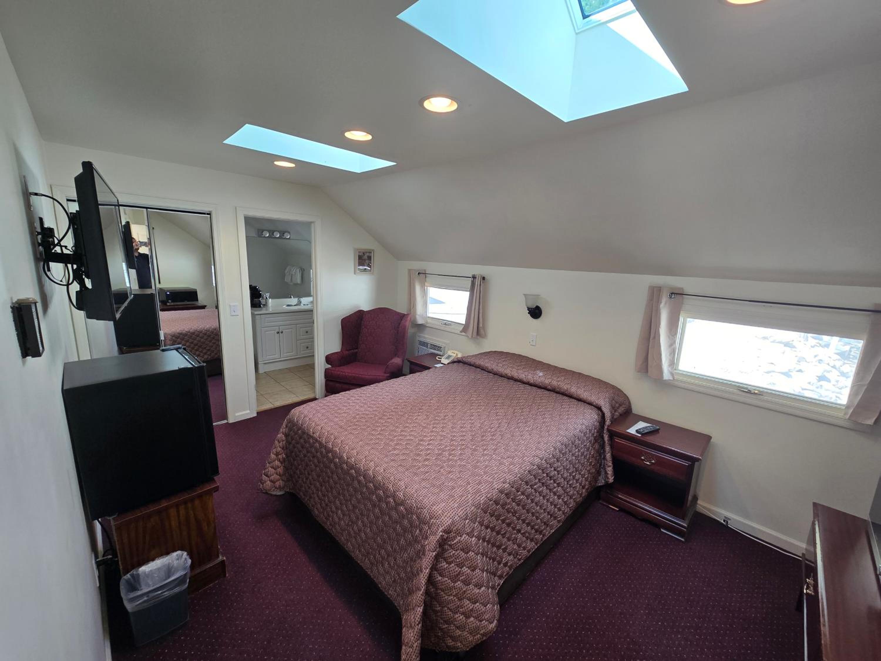 Standard Queen Room