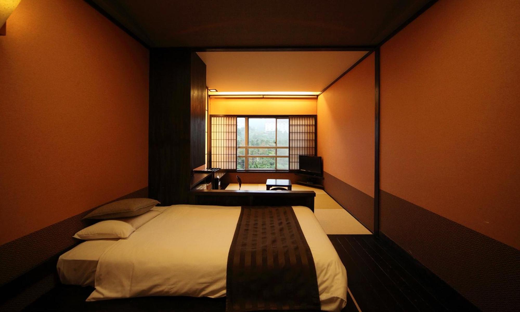 Economy Twin Room - Photo 3