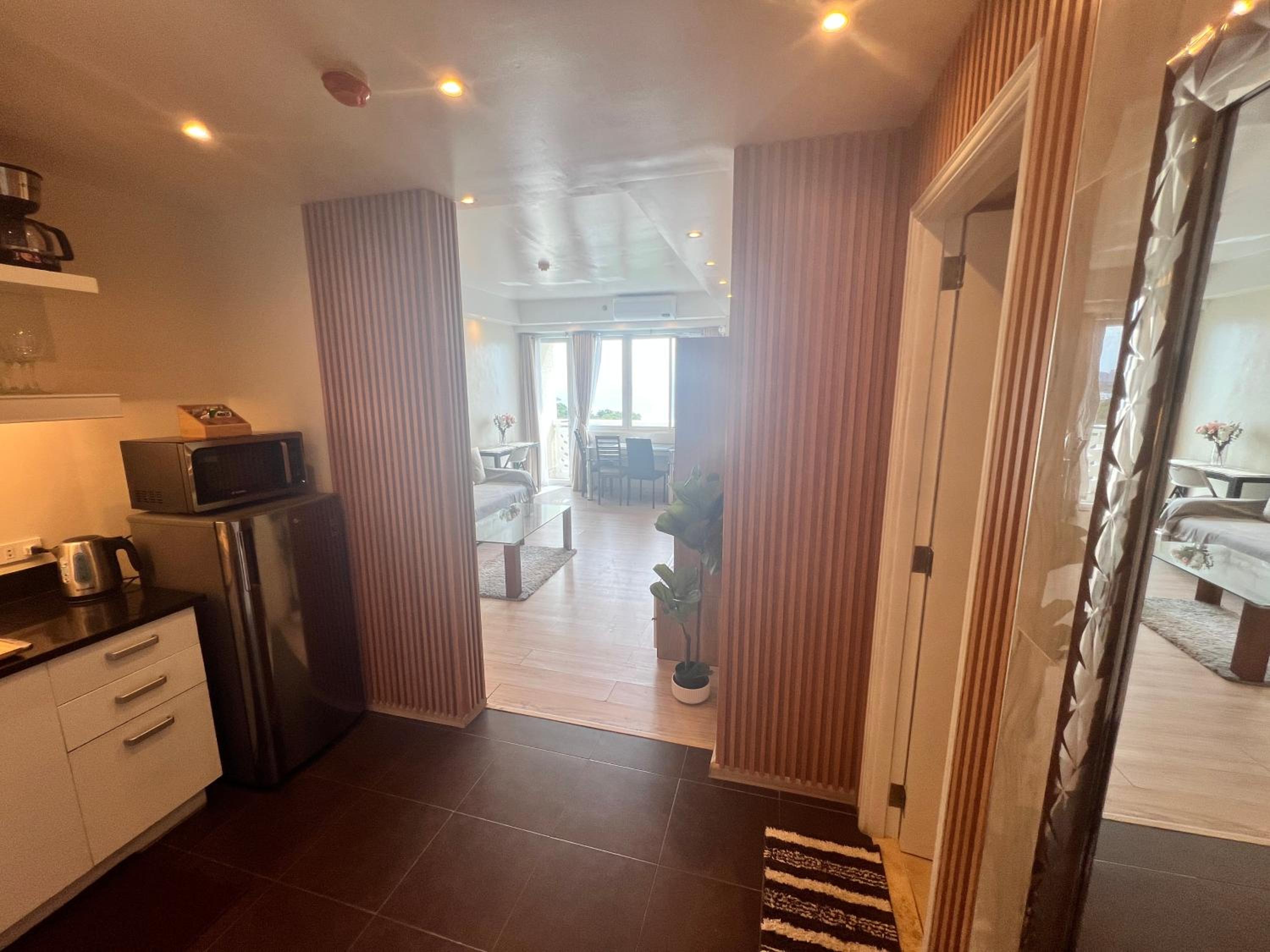 Two-Bedroom Apartment with Balcony and Sea View photo 3