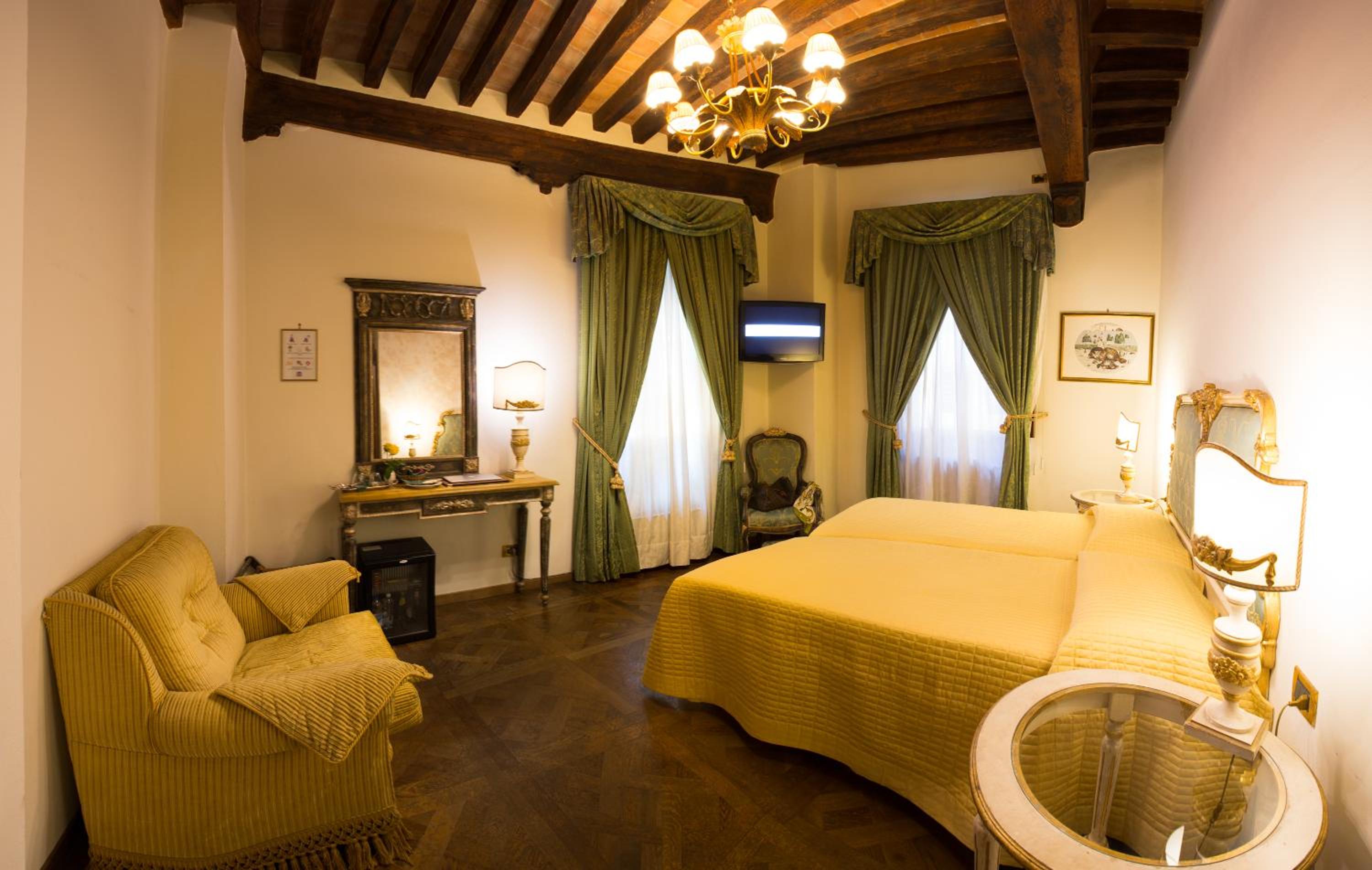 Double or Twin Room - Photo 9