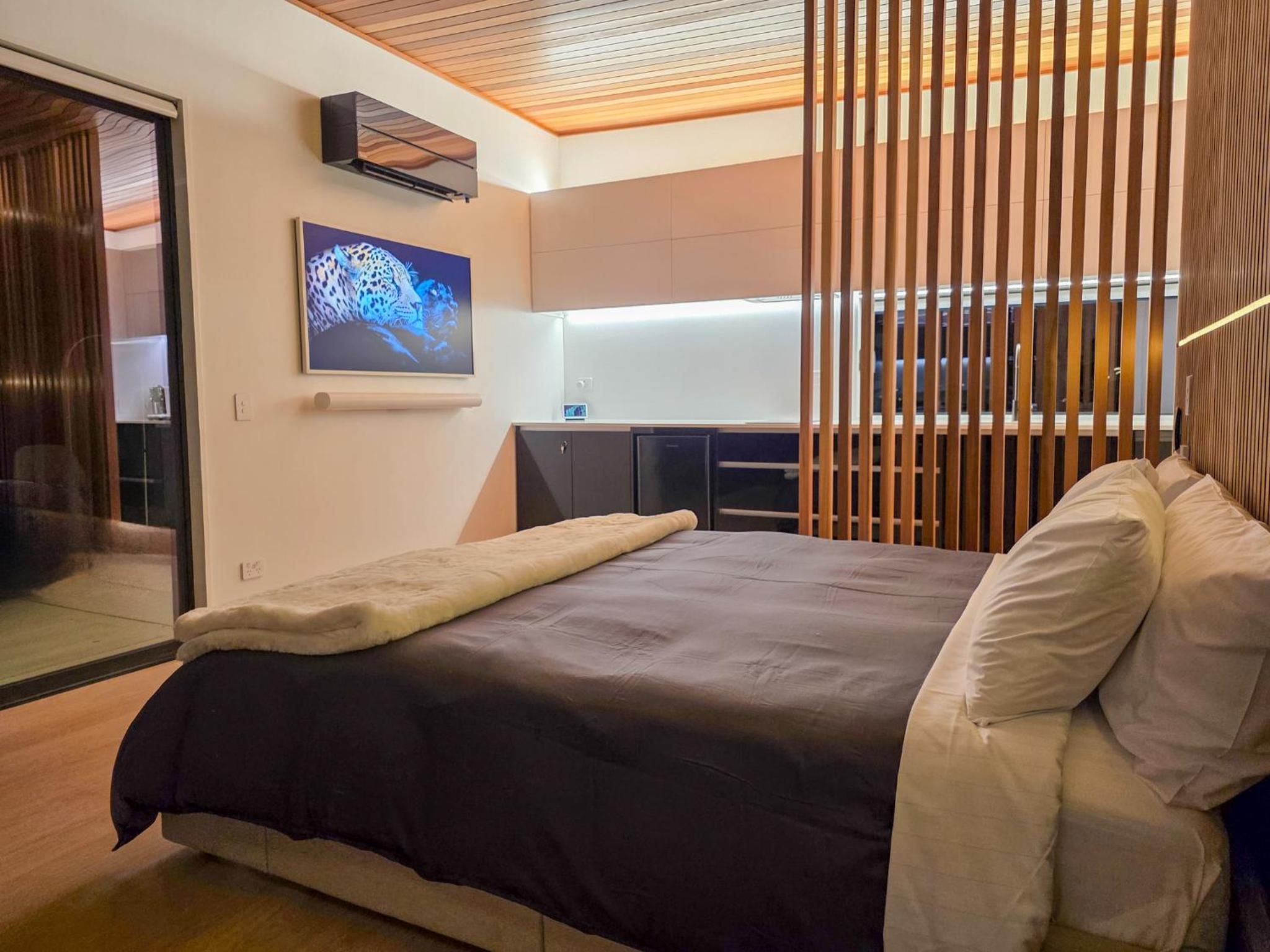 Suite with Lake View photo 3