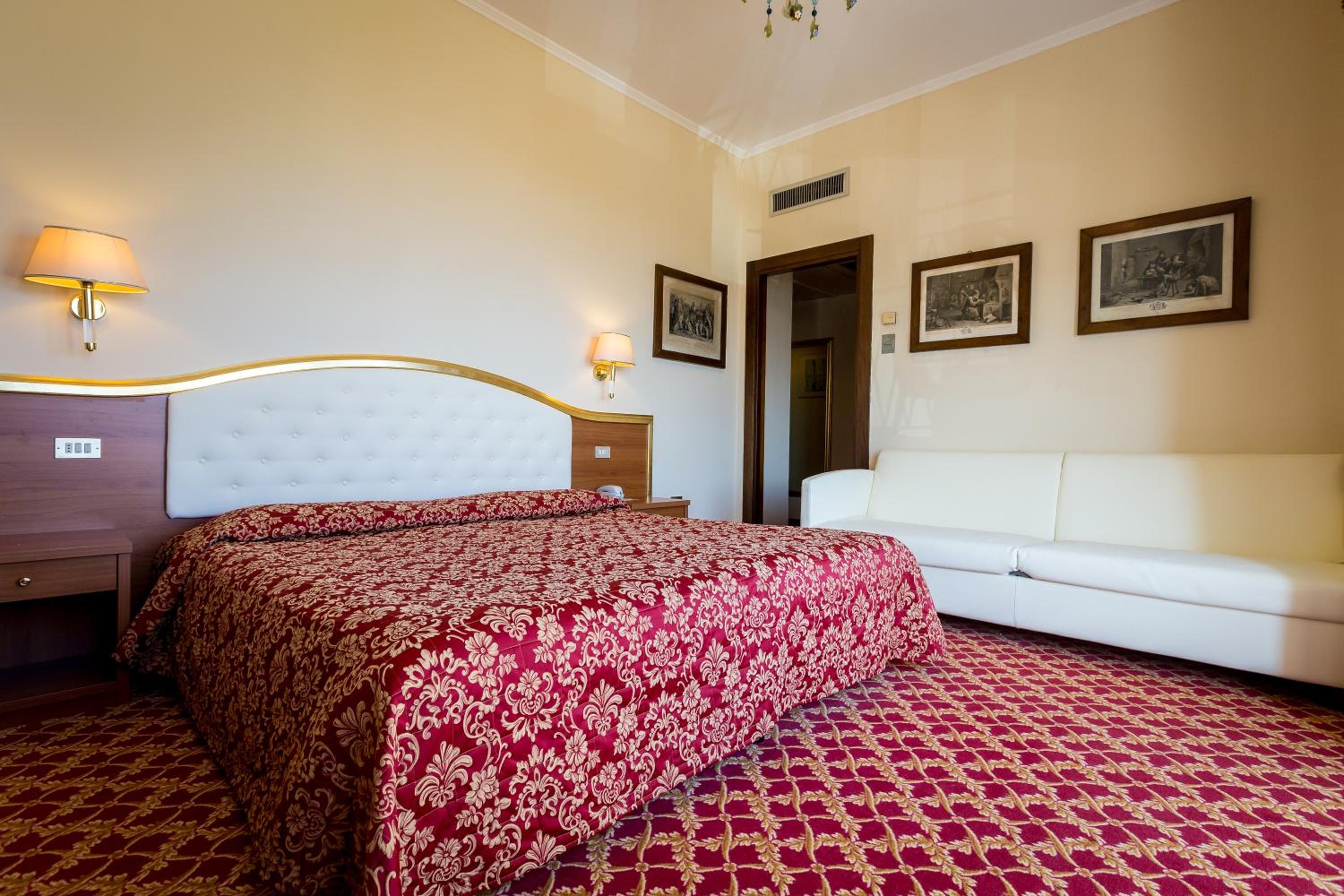 Standard Double or Twin Room - Photo 3