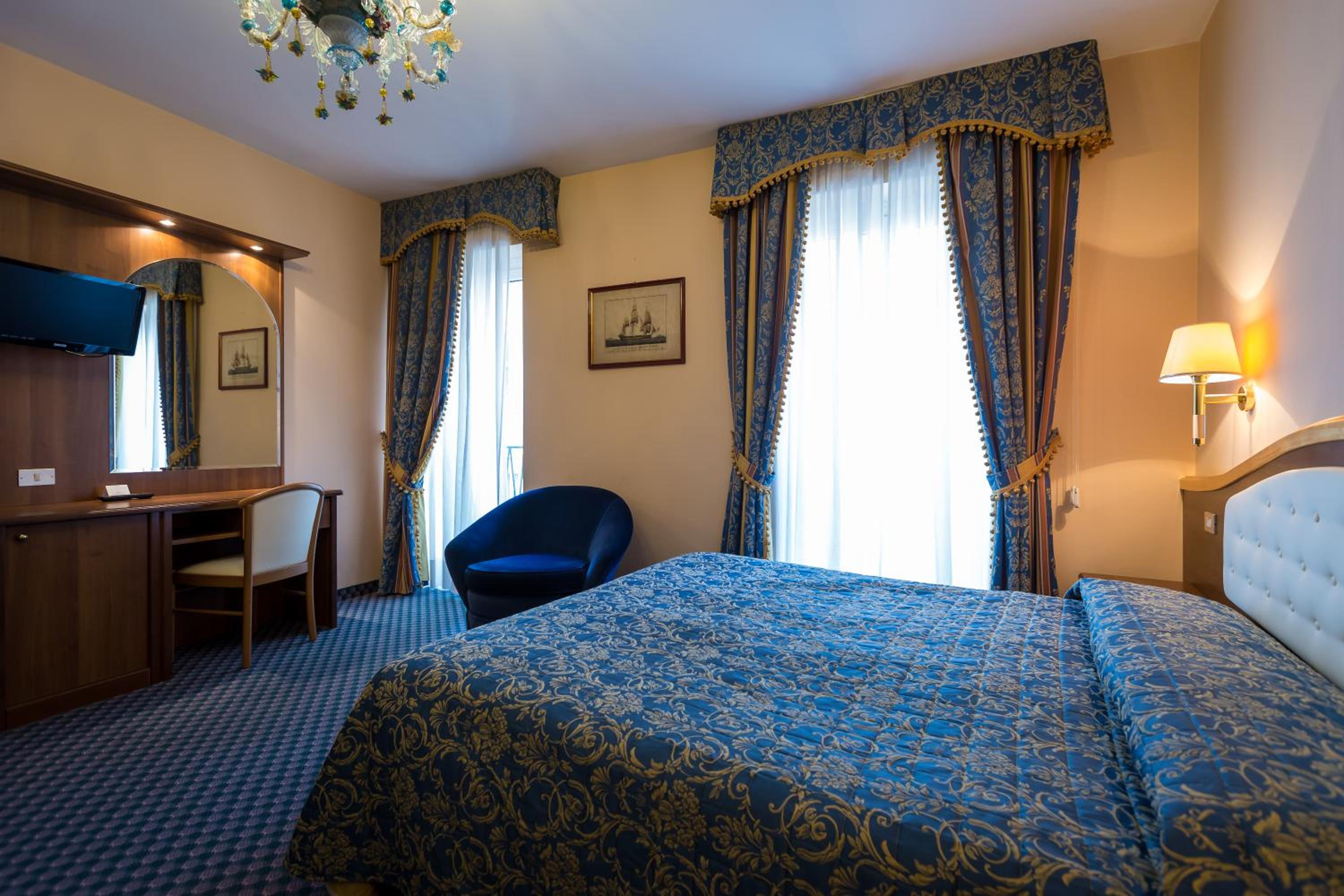 Triple Room with Lake View - Photo 5