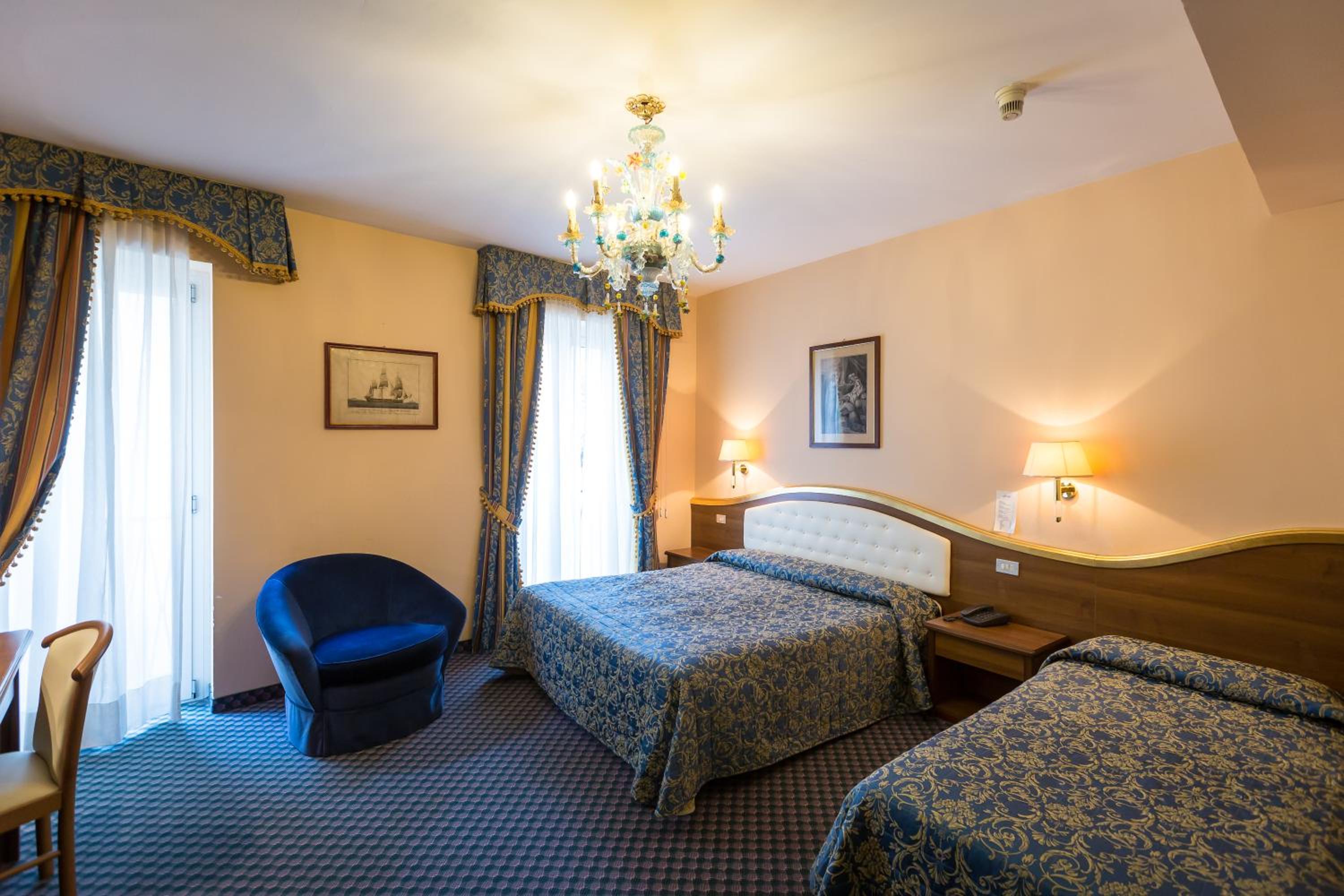 Triple Room with Lake View - Photo 6