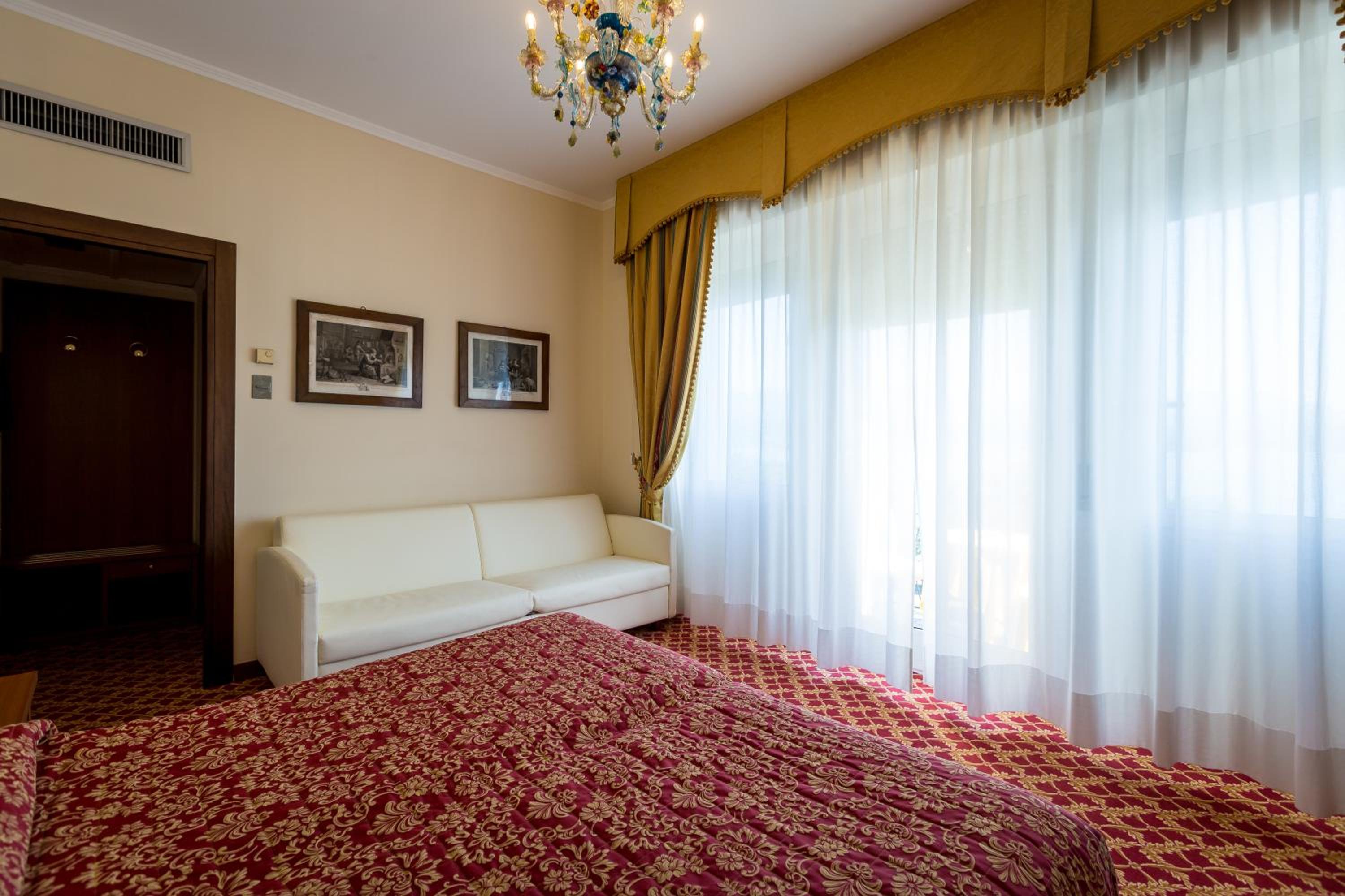 Triple Room with Lake View - Photo 3