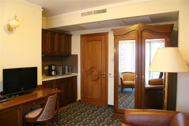 Superior Suite - Photo 1