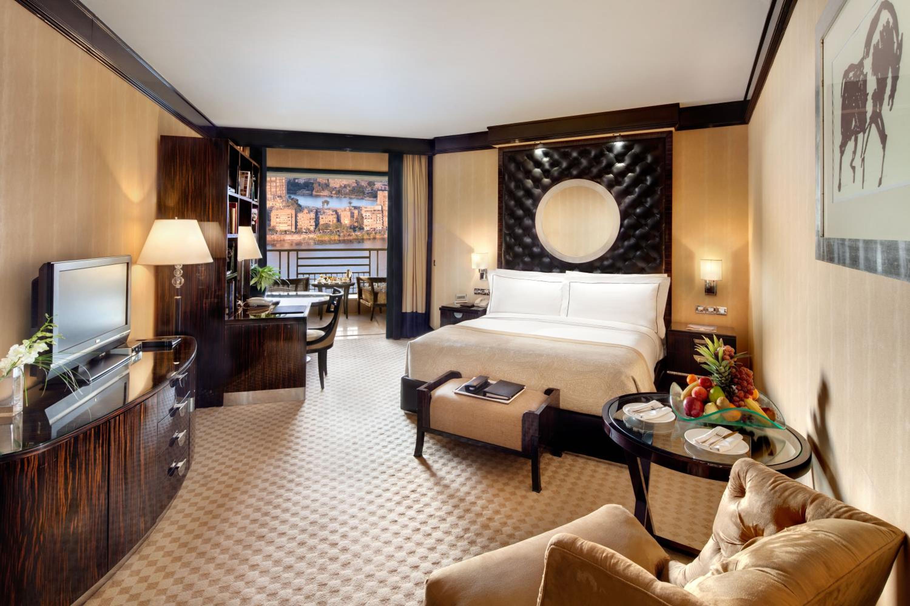 Fairmont Gold Signature Room- Lounge access