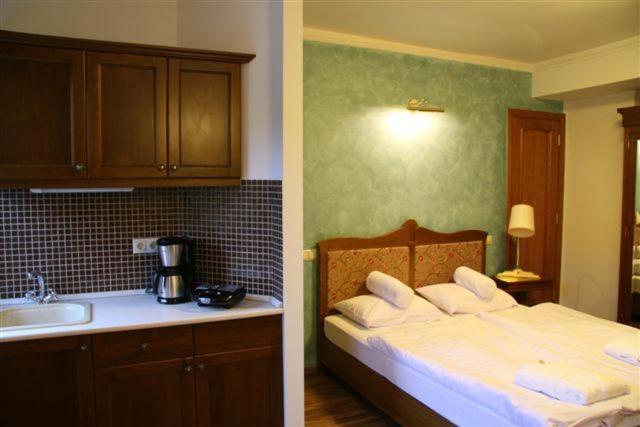 Studio (2 Adults) - Photo 2