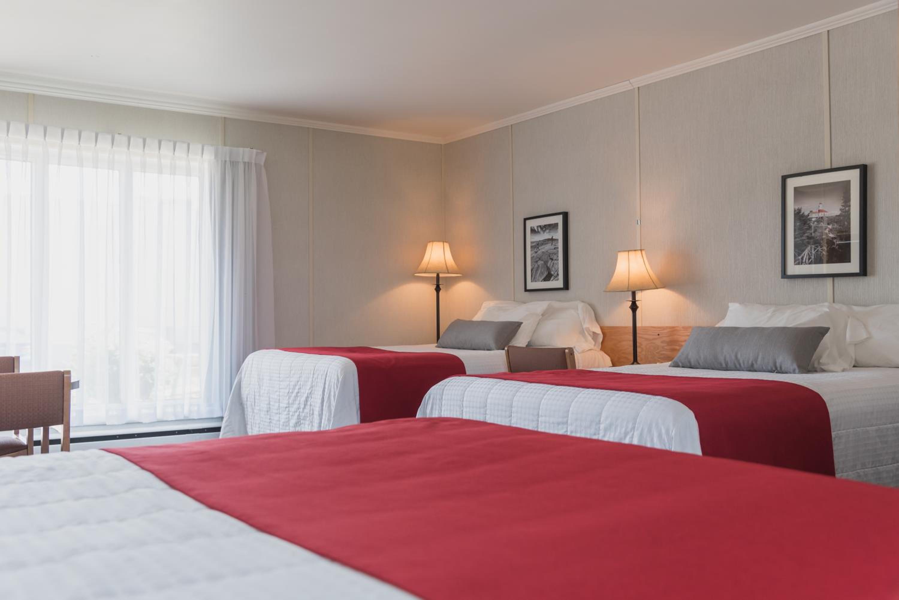 Double Room with Three Double Beds photo 1
