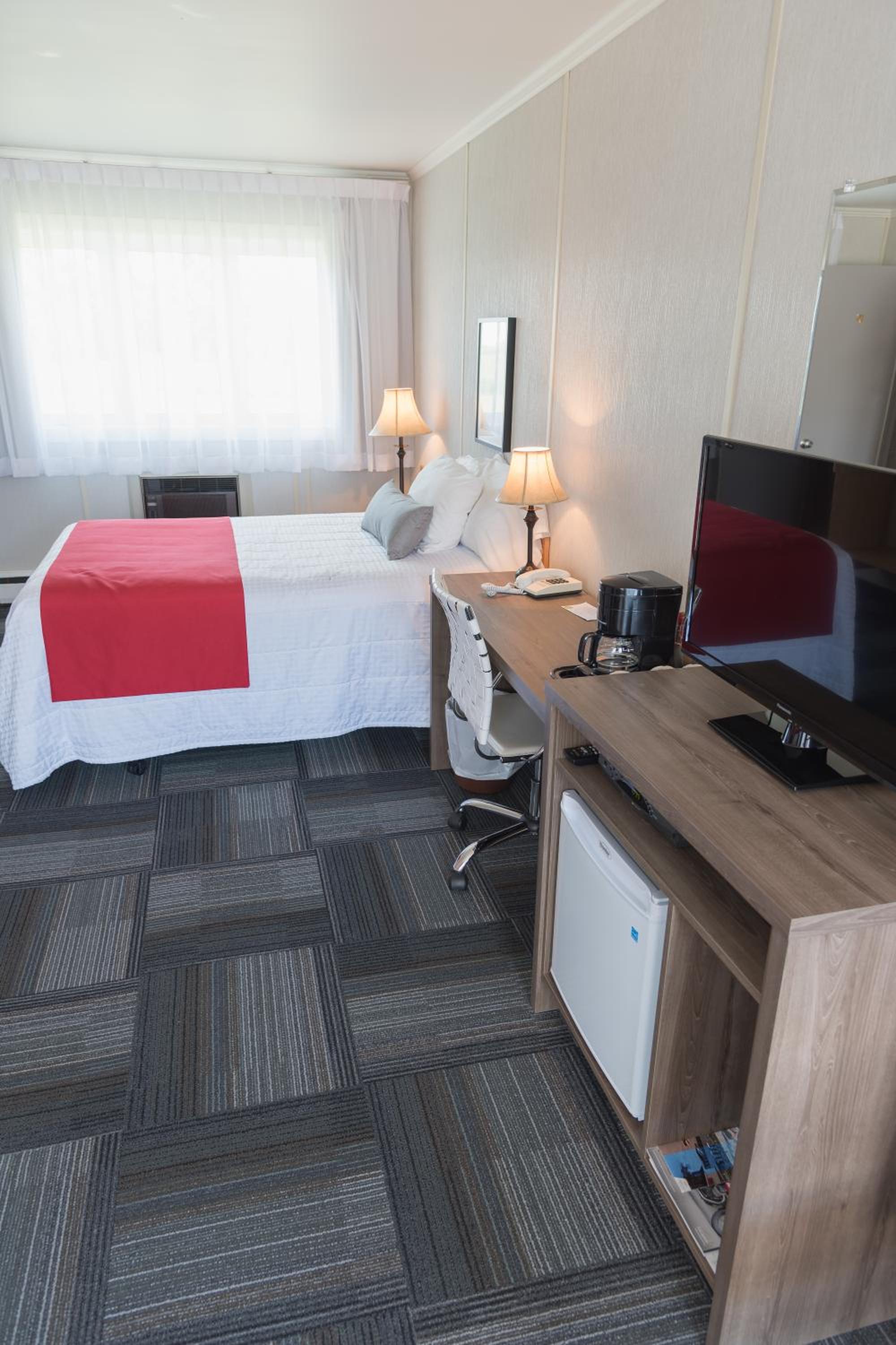 Double Room with Three Double Beds photo 3