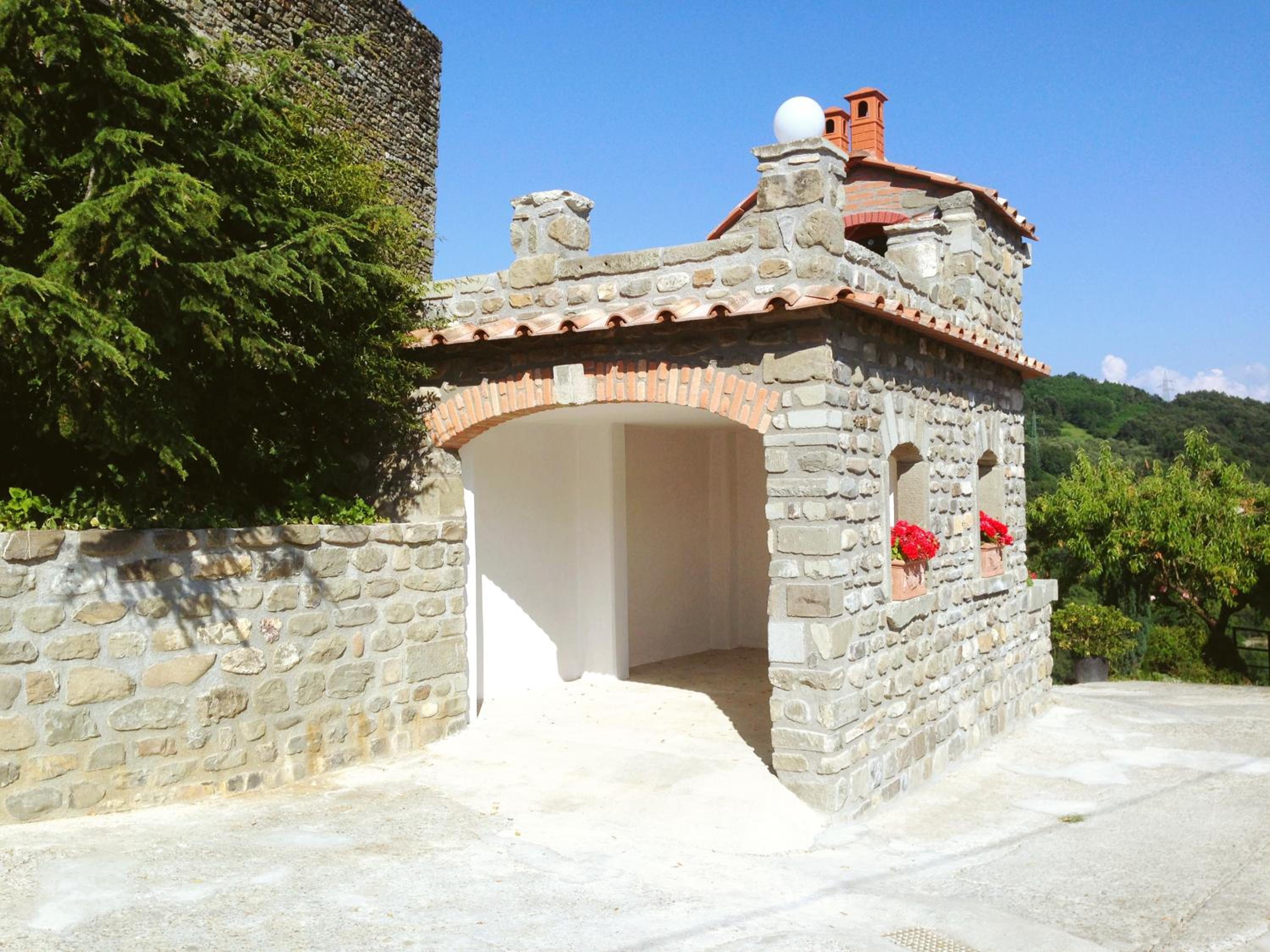 Three-Bedroom House - Photo 2