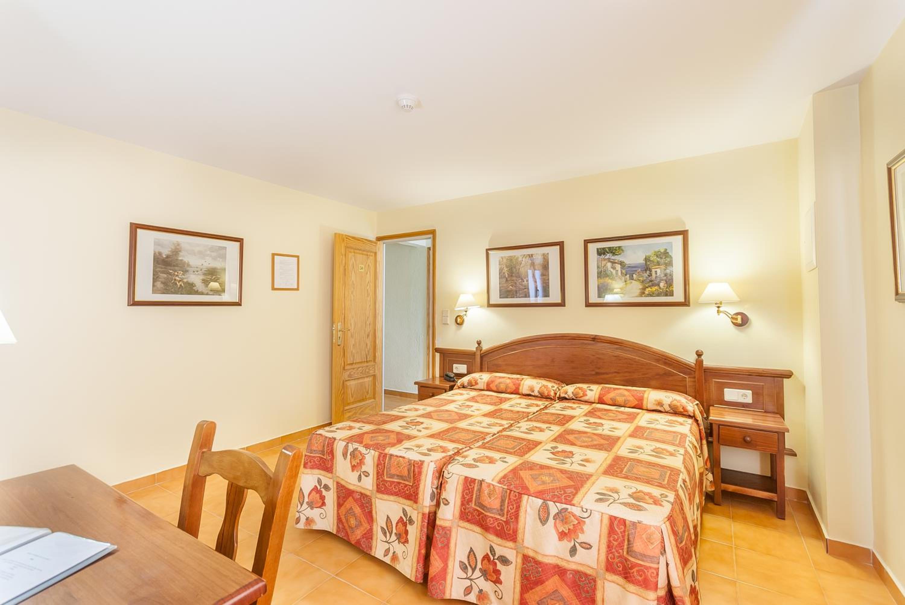 Double or Twin Room photo 2