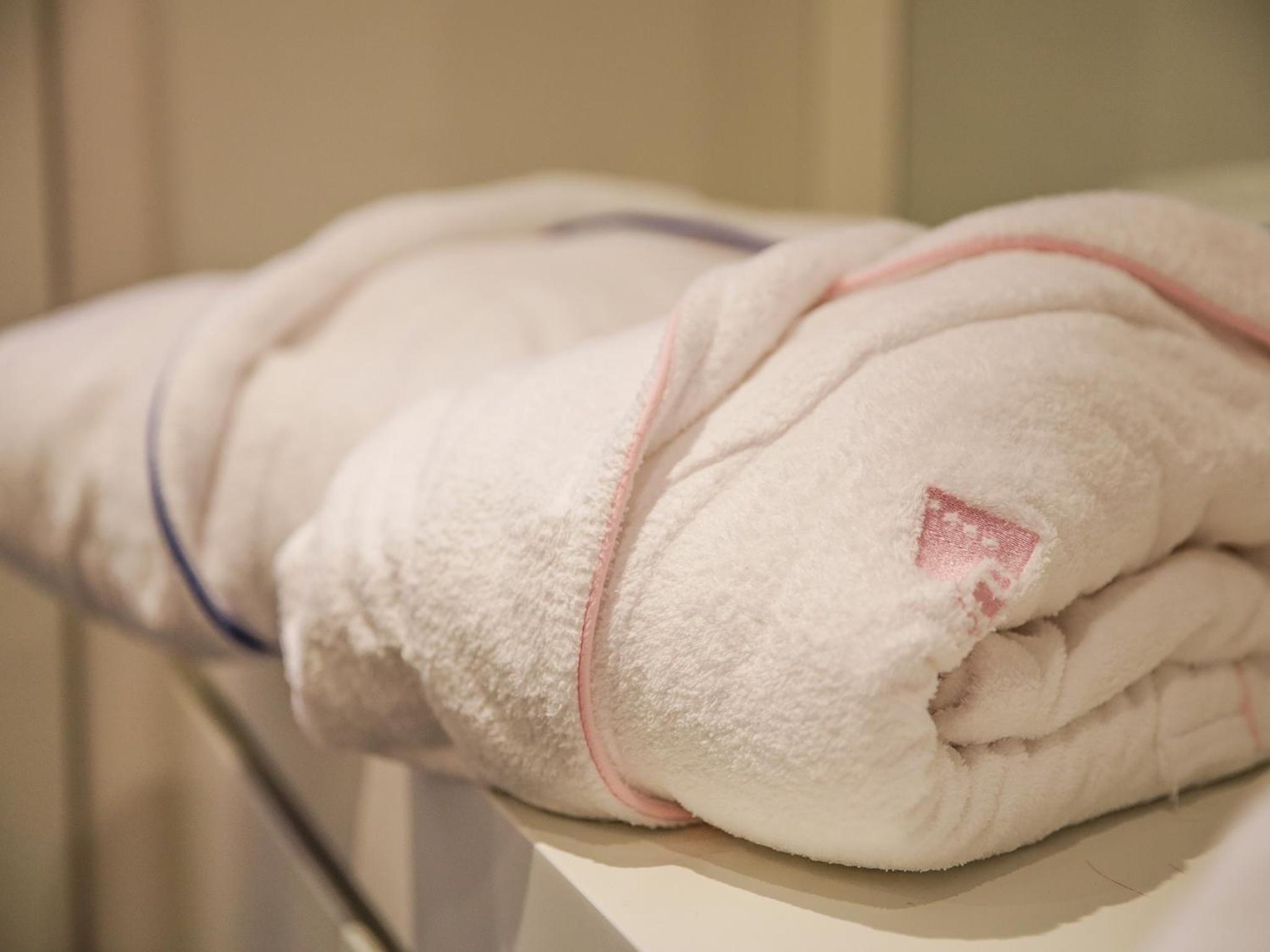 Junior Suite with Spa Bath - Photo 9