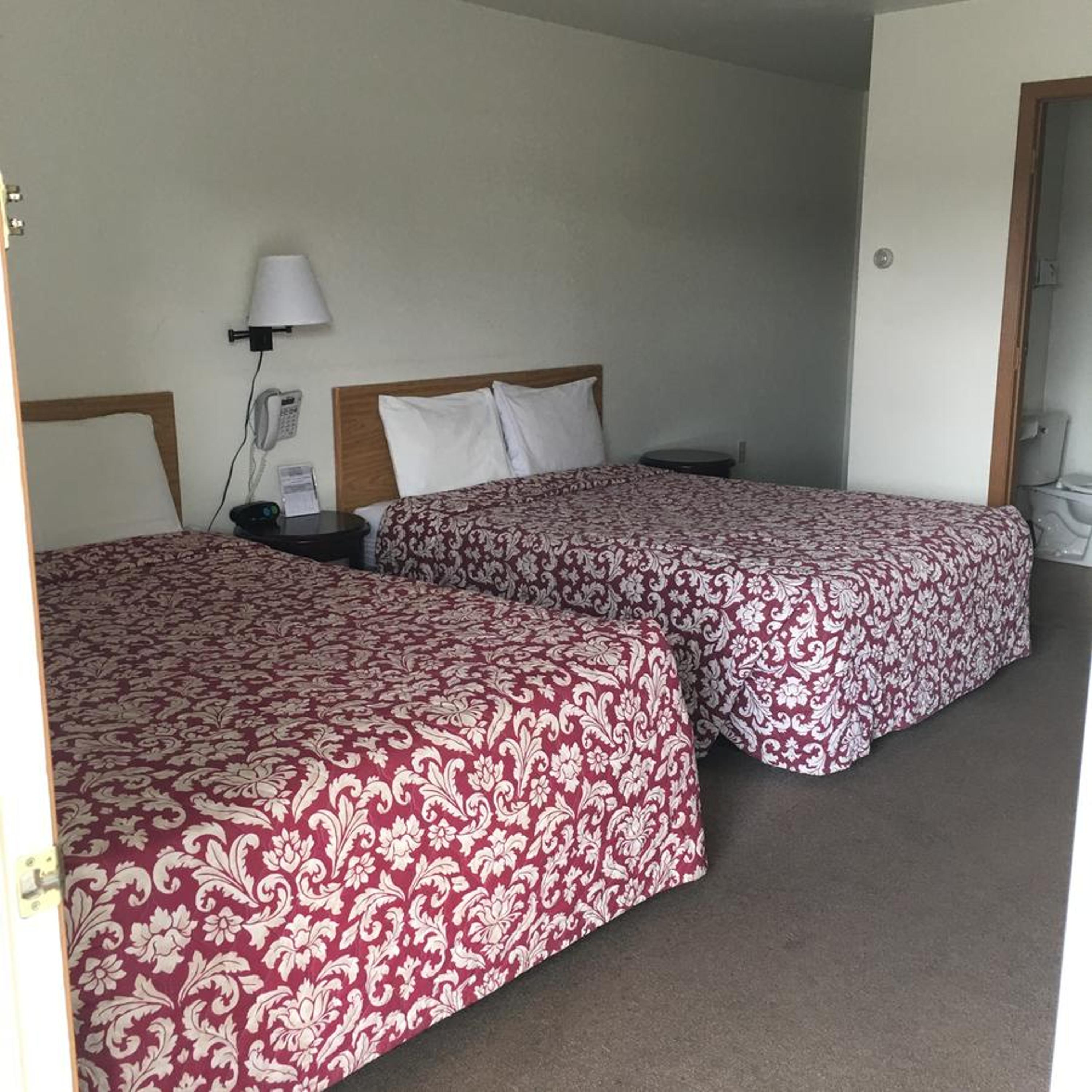 Queen Room photo 2