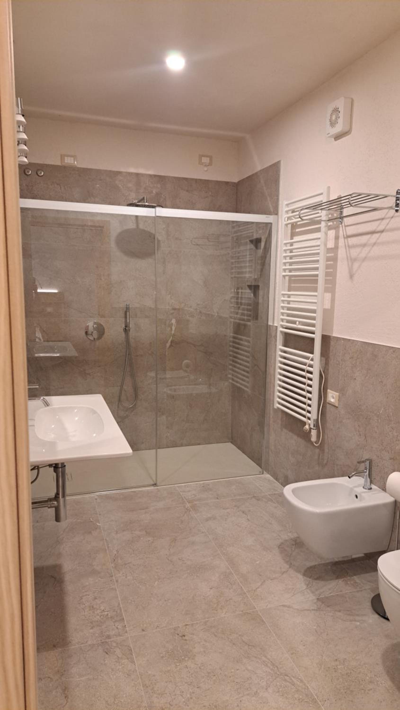 Two-Bedroom Deluxe Apartment photo 2