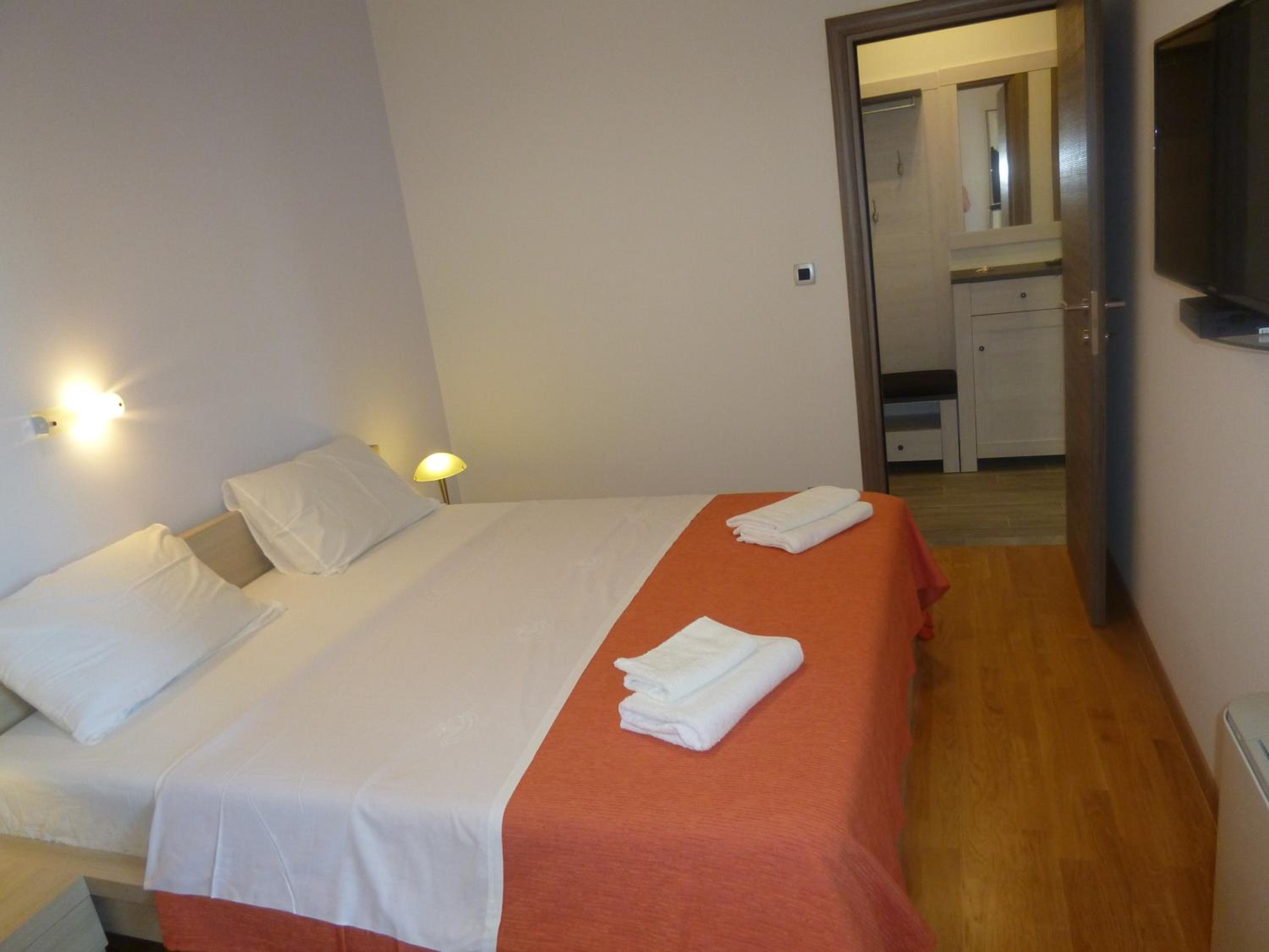 Apartment with Balcony photo 3