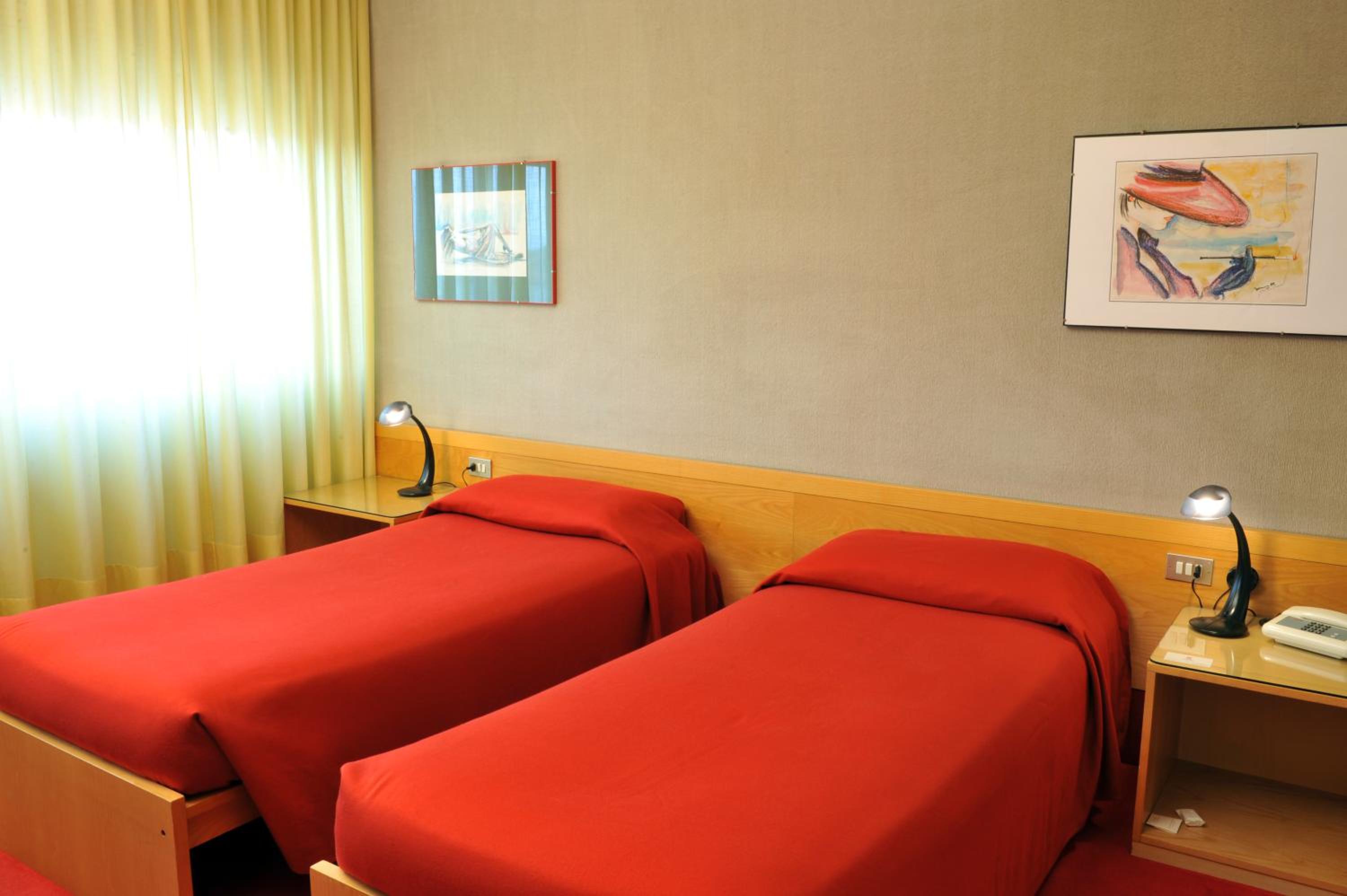 Twin Room - Photo 1