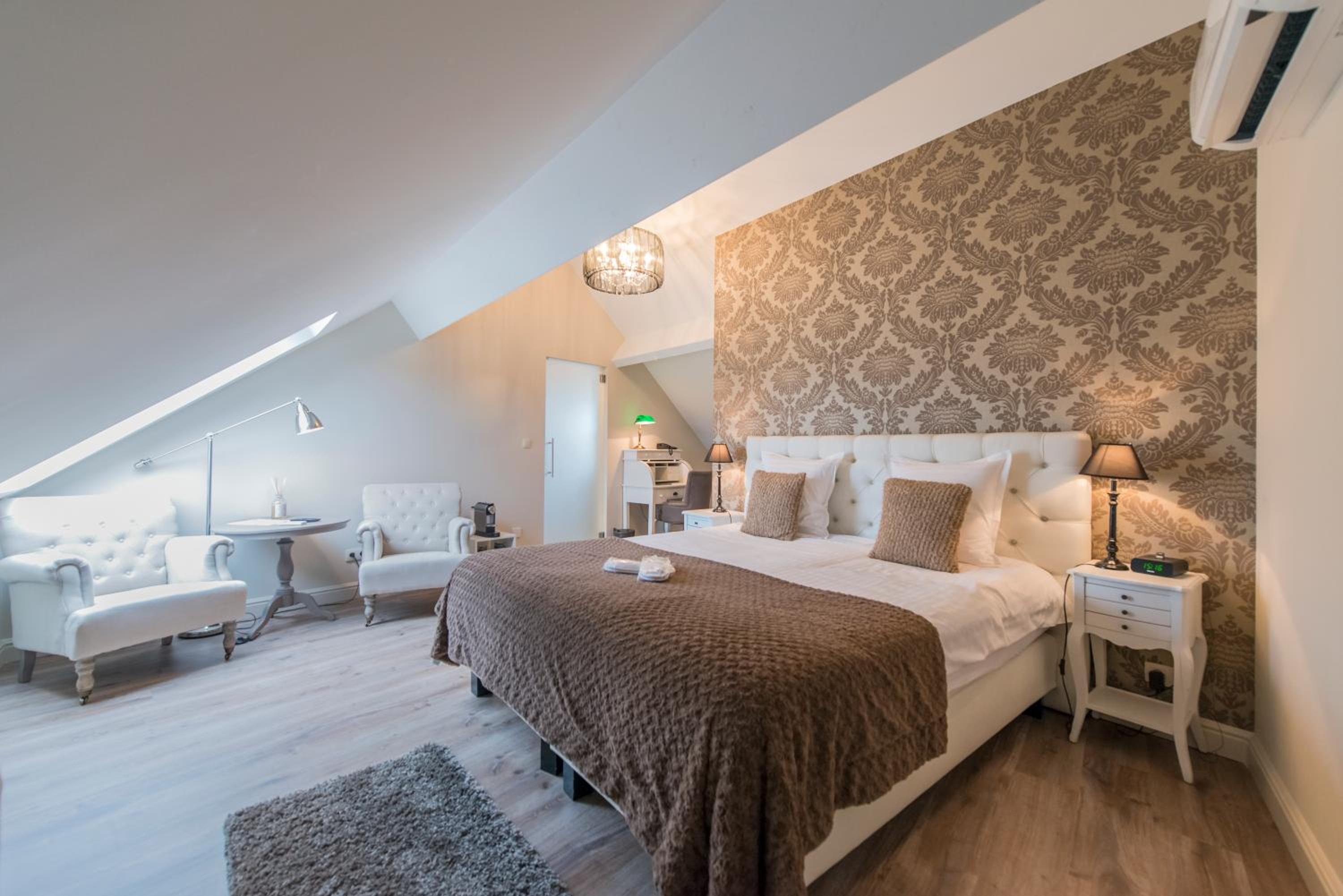 Standard Double Room - Photo 3