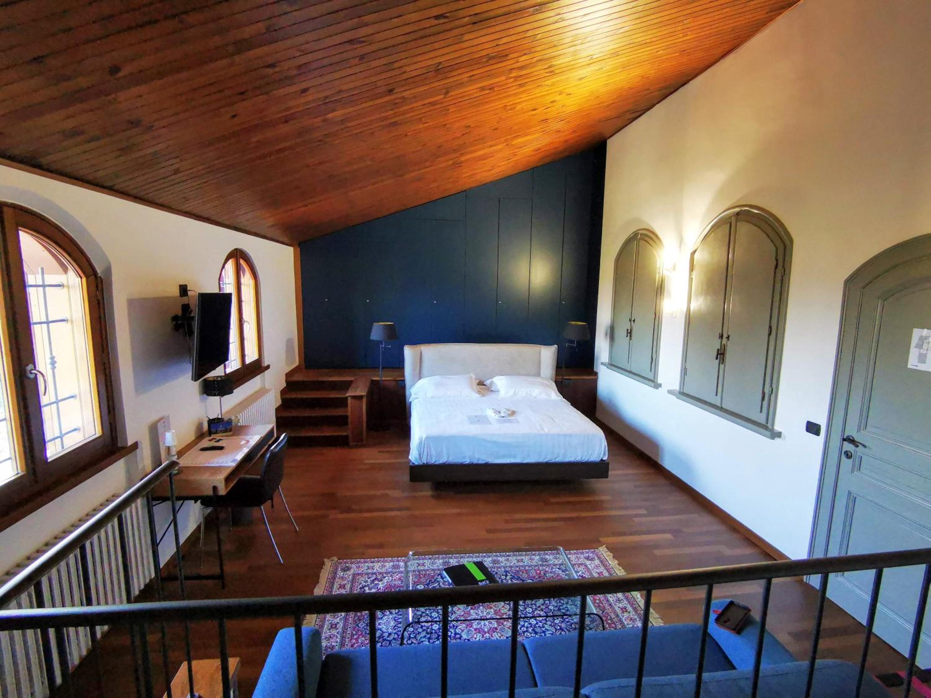 Deluxe Double Room (2 Adults + 1 Child)