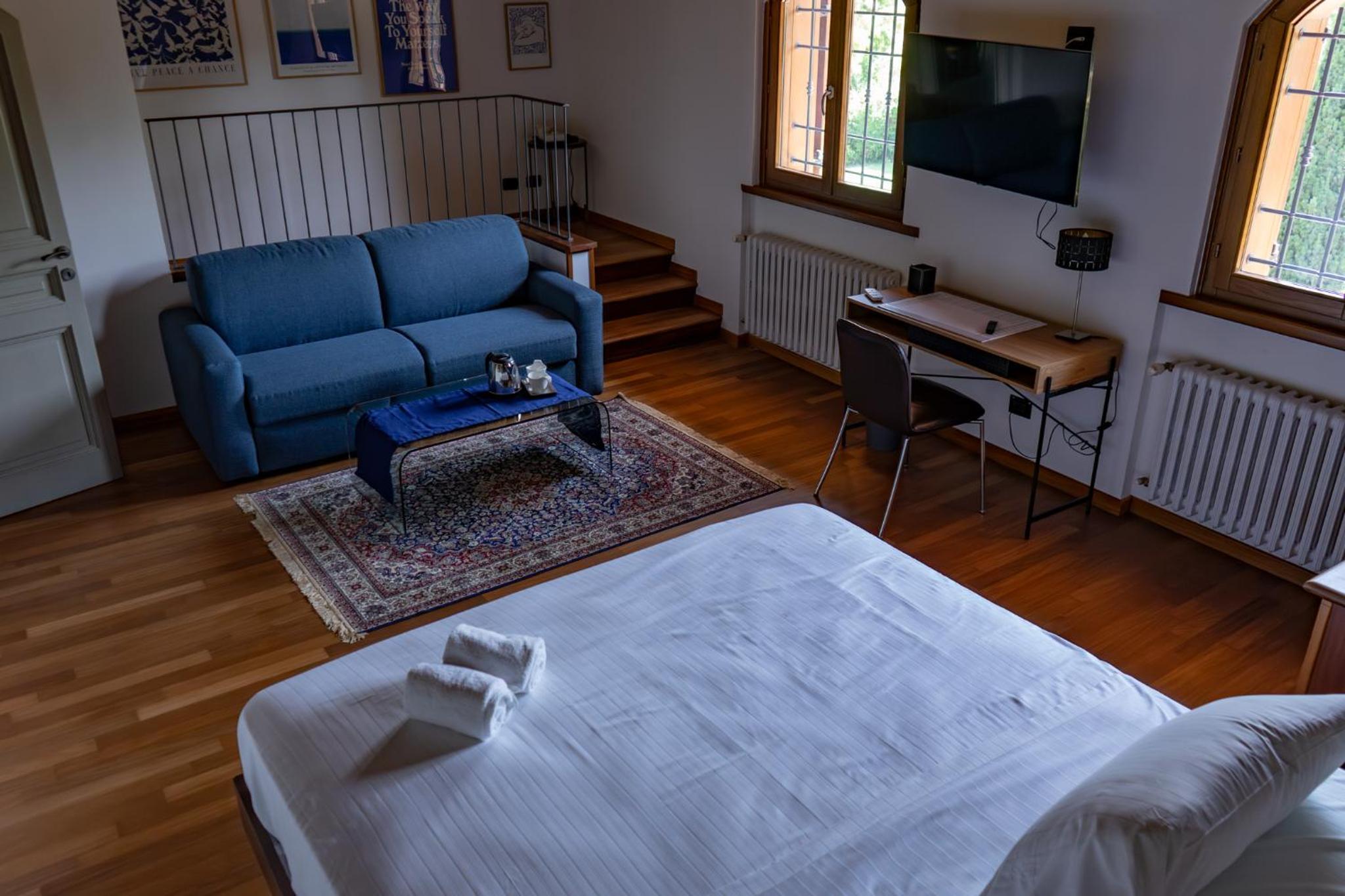 Deluxe Double Room (2 Adults + 1 Child) photo 2