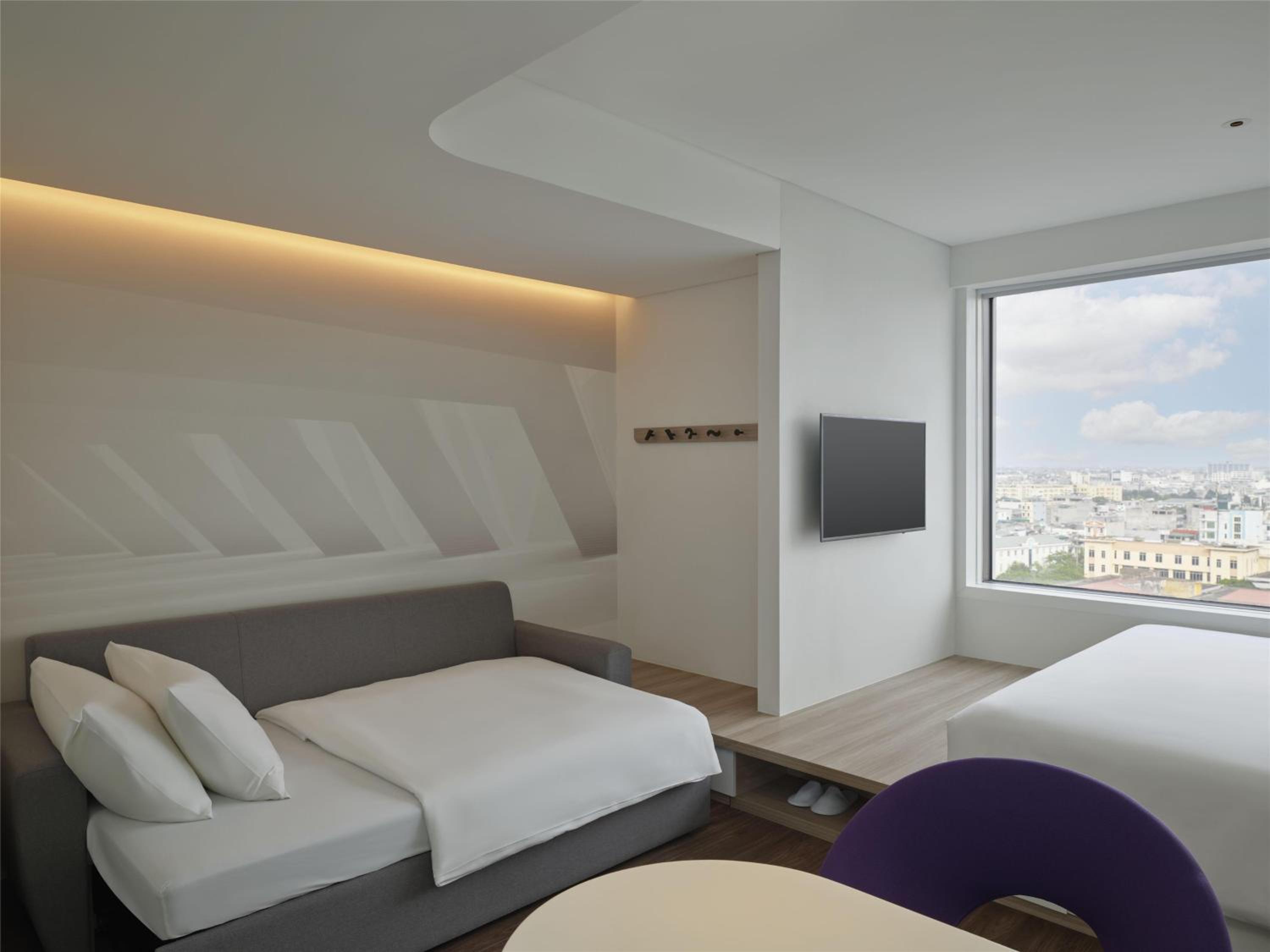 King Room with Sofa Bed - Photo 2
