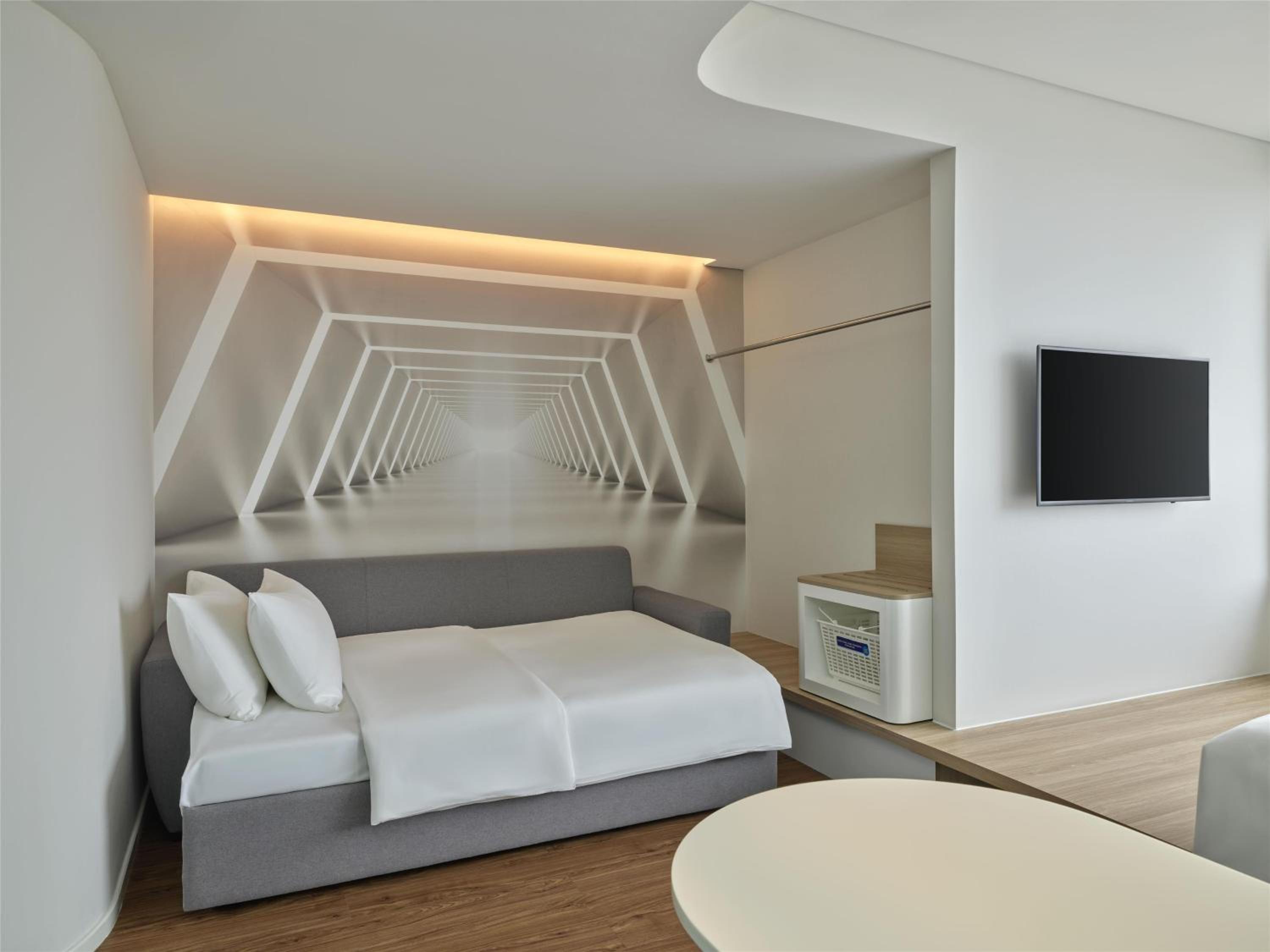 King Room with Sofa Bed - Photo 11