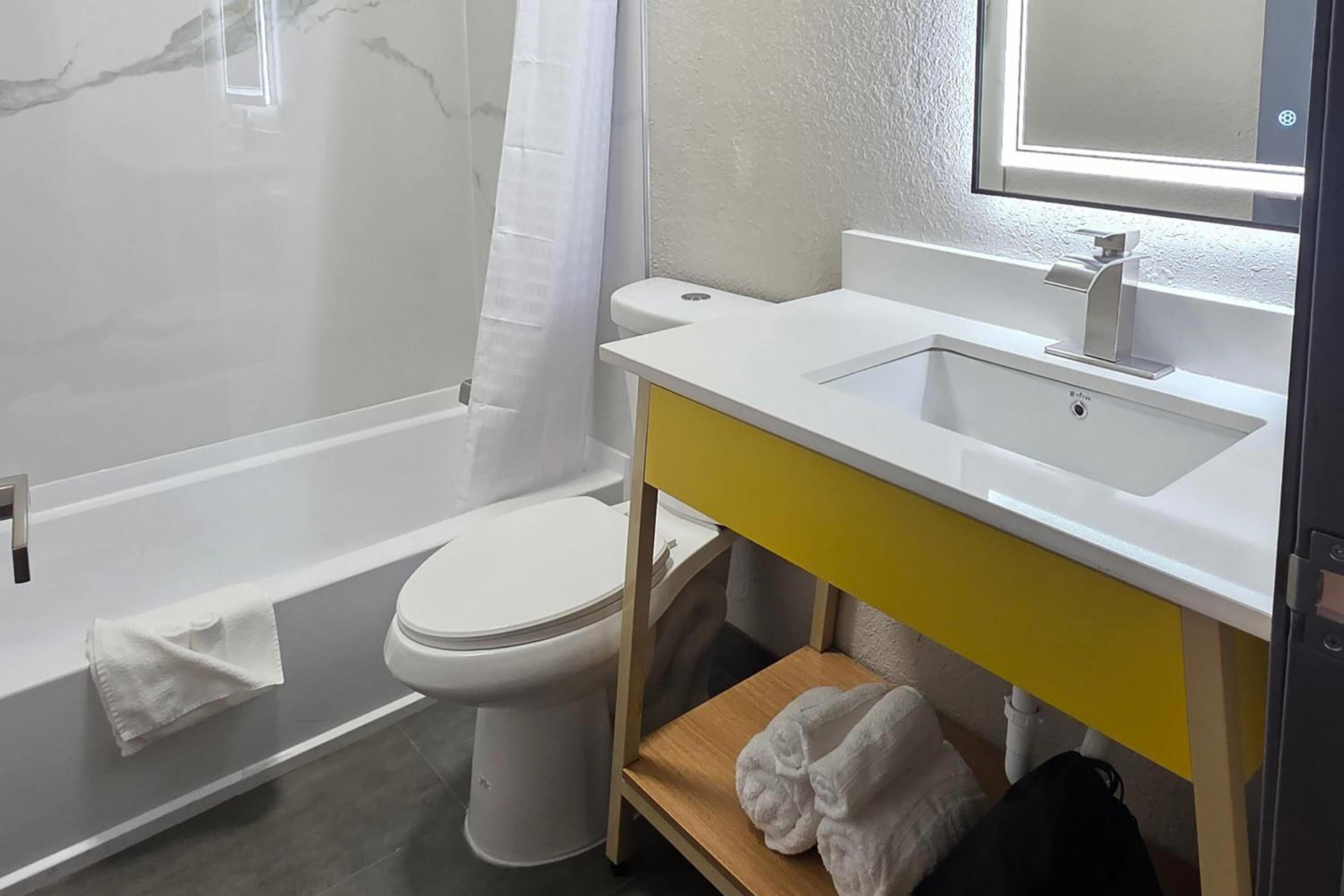 Double Room with Two Double Beds - Non-Smoking photo 2