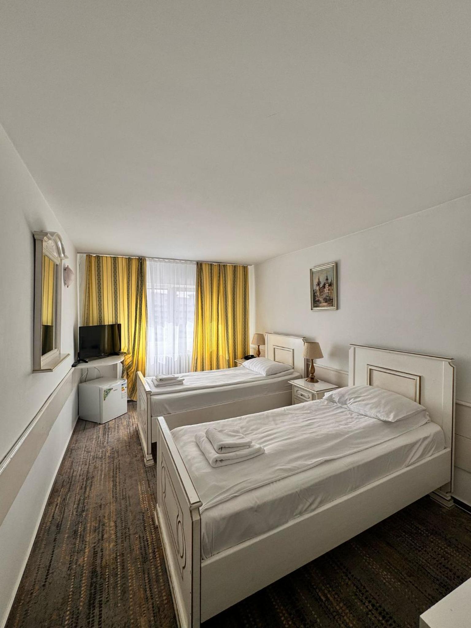 Budget Twin Room photo 3