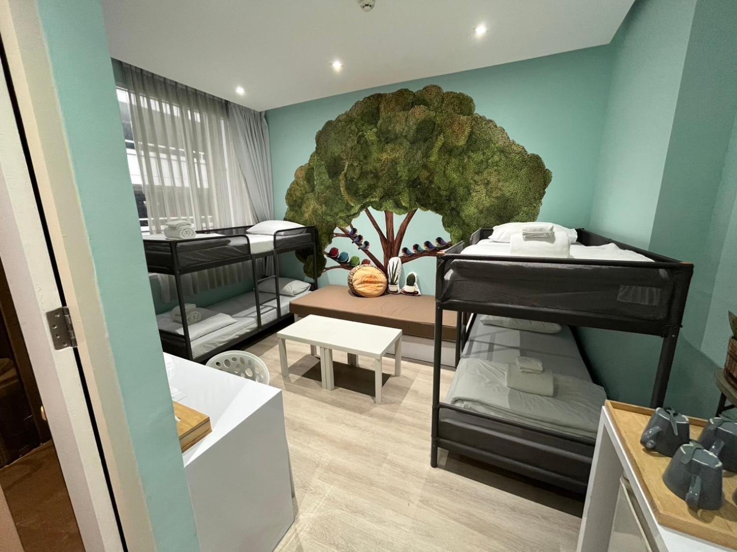 Quadruple Room with Private Bathroom photo 3