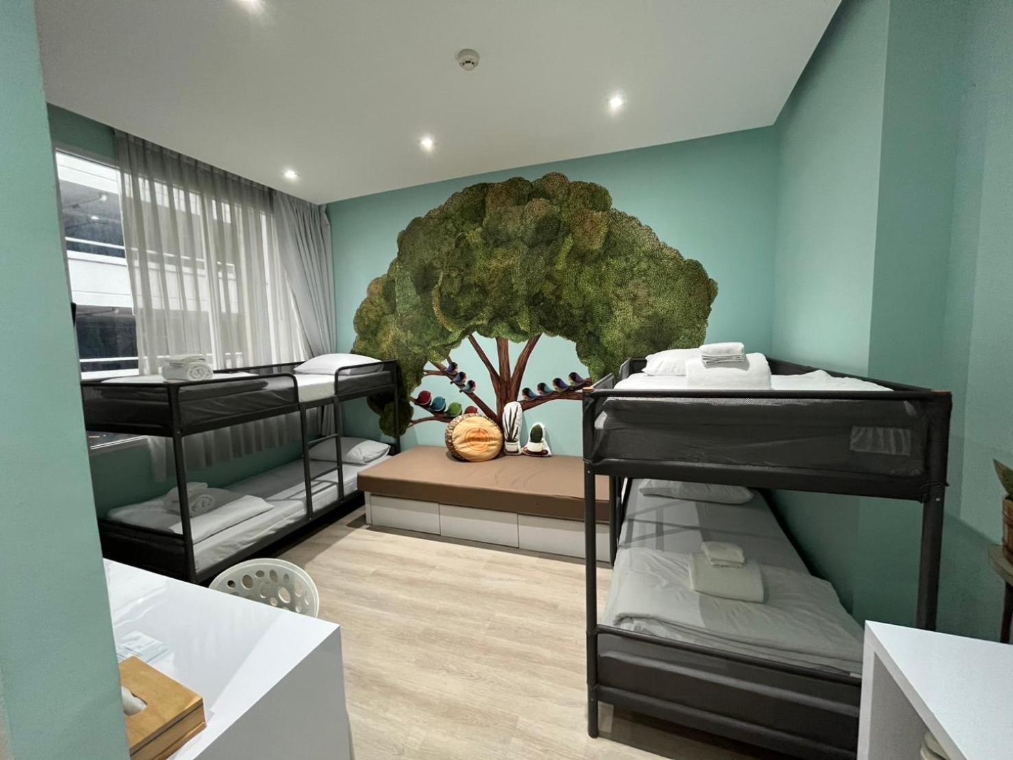 Quadruple Room with Private Bathroom photo 2