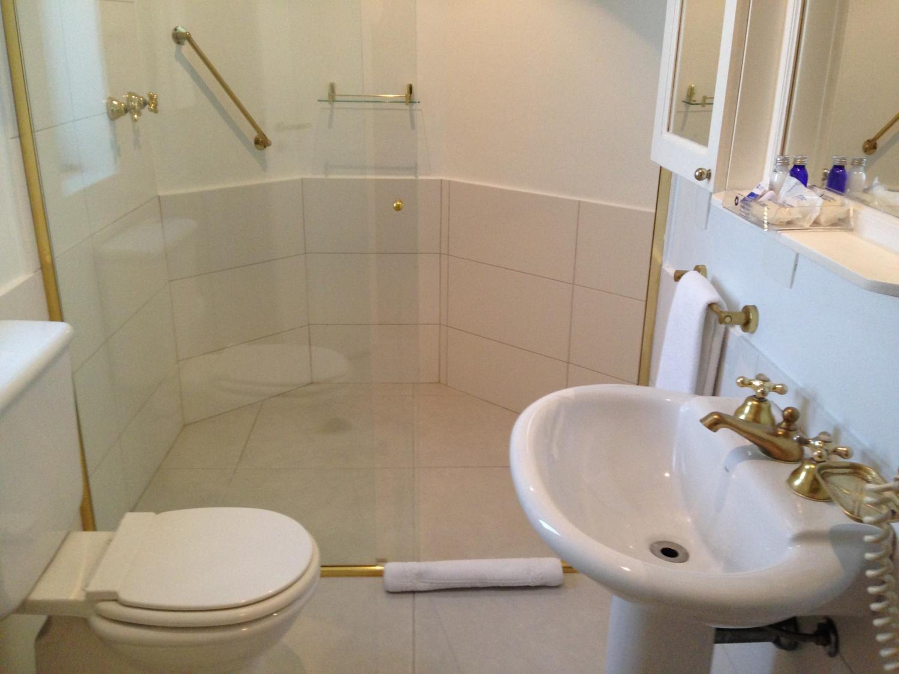 Standard Double Room - Photo 8