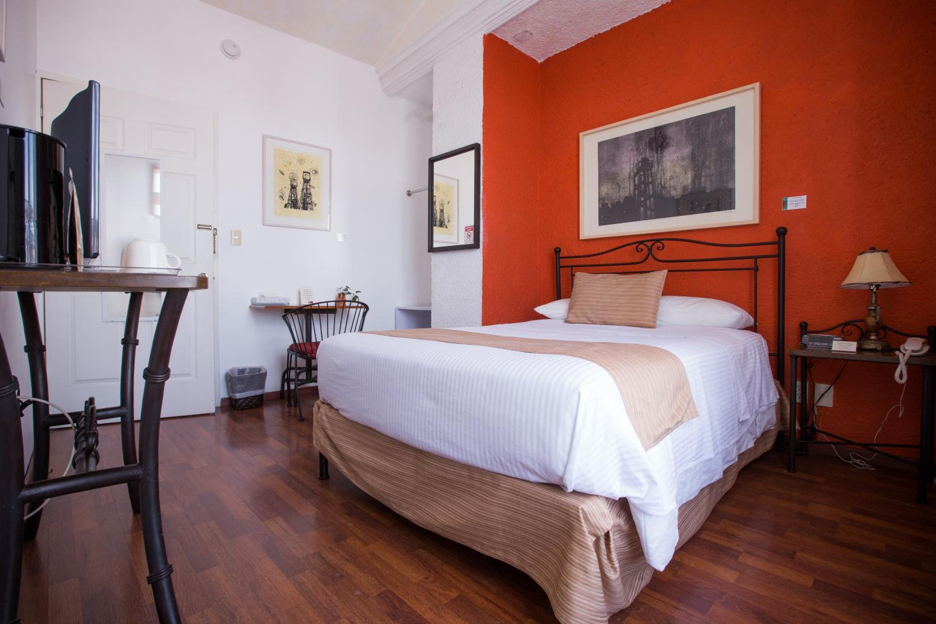 Standard Queen Room - Photo 1