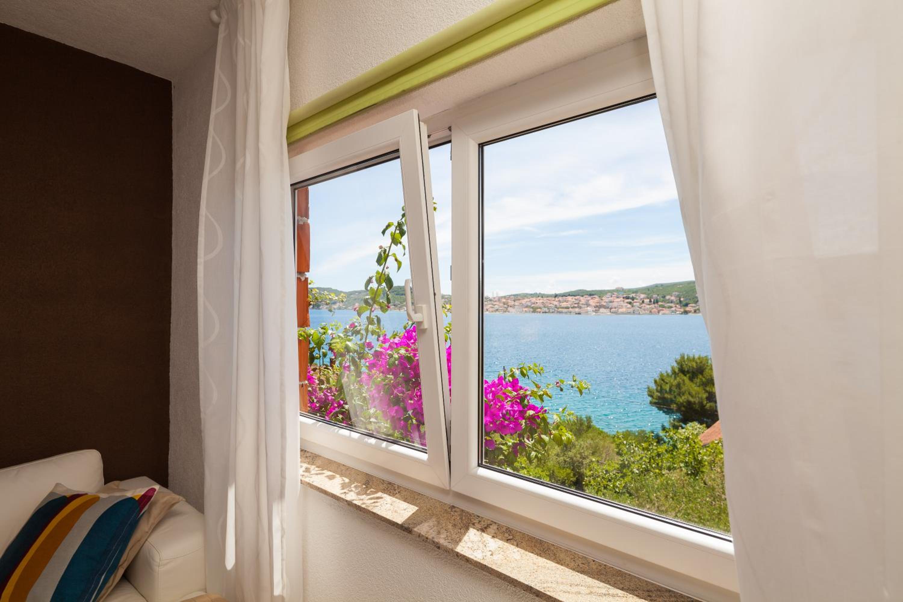 Apartment with Sea View photo 2