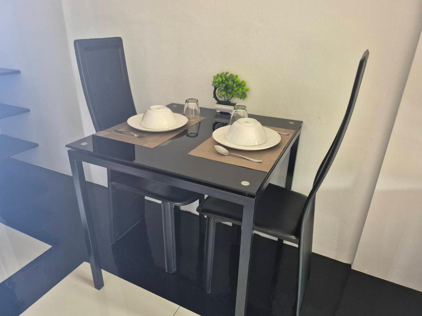 Studio Suite with Kitchenette - Photo 8