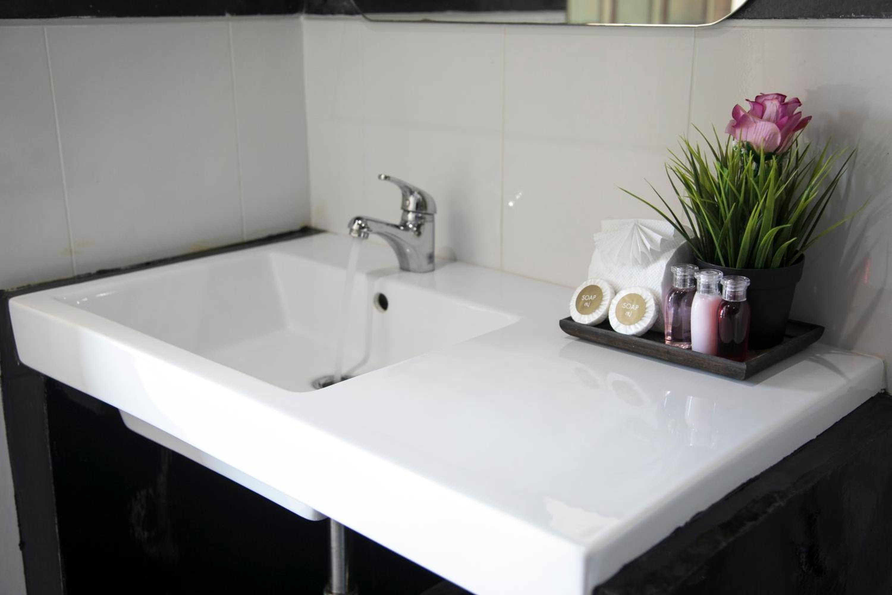 Studio Suite with Kitchenette - Photo 10