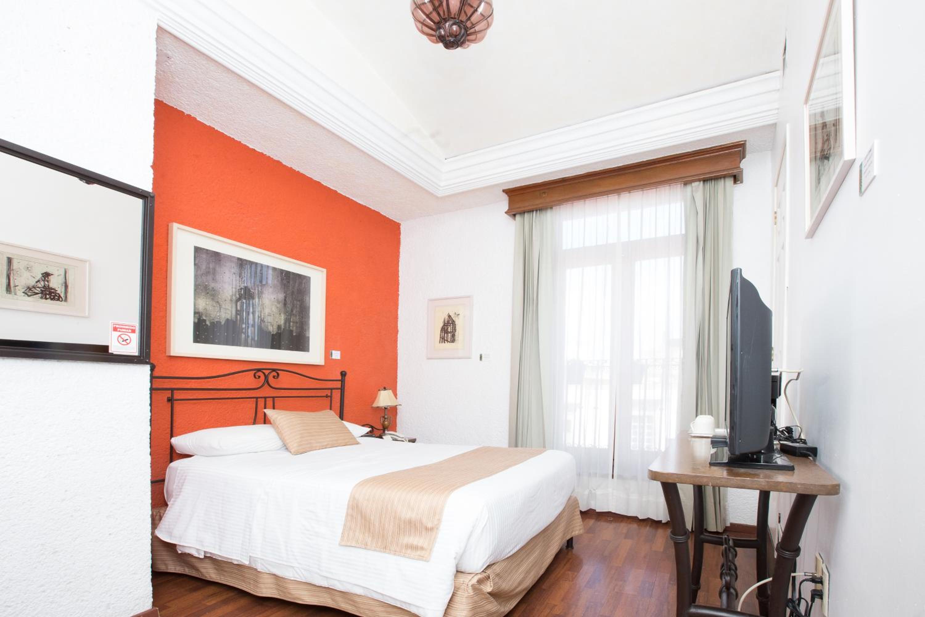 Standard Queen Room - Photo 4