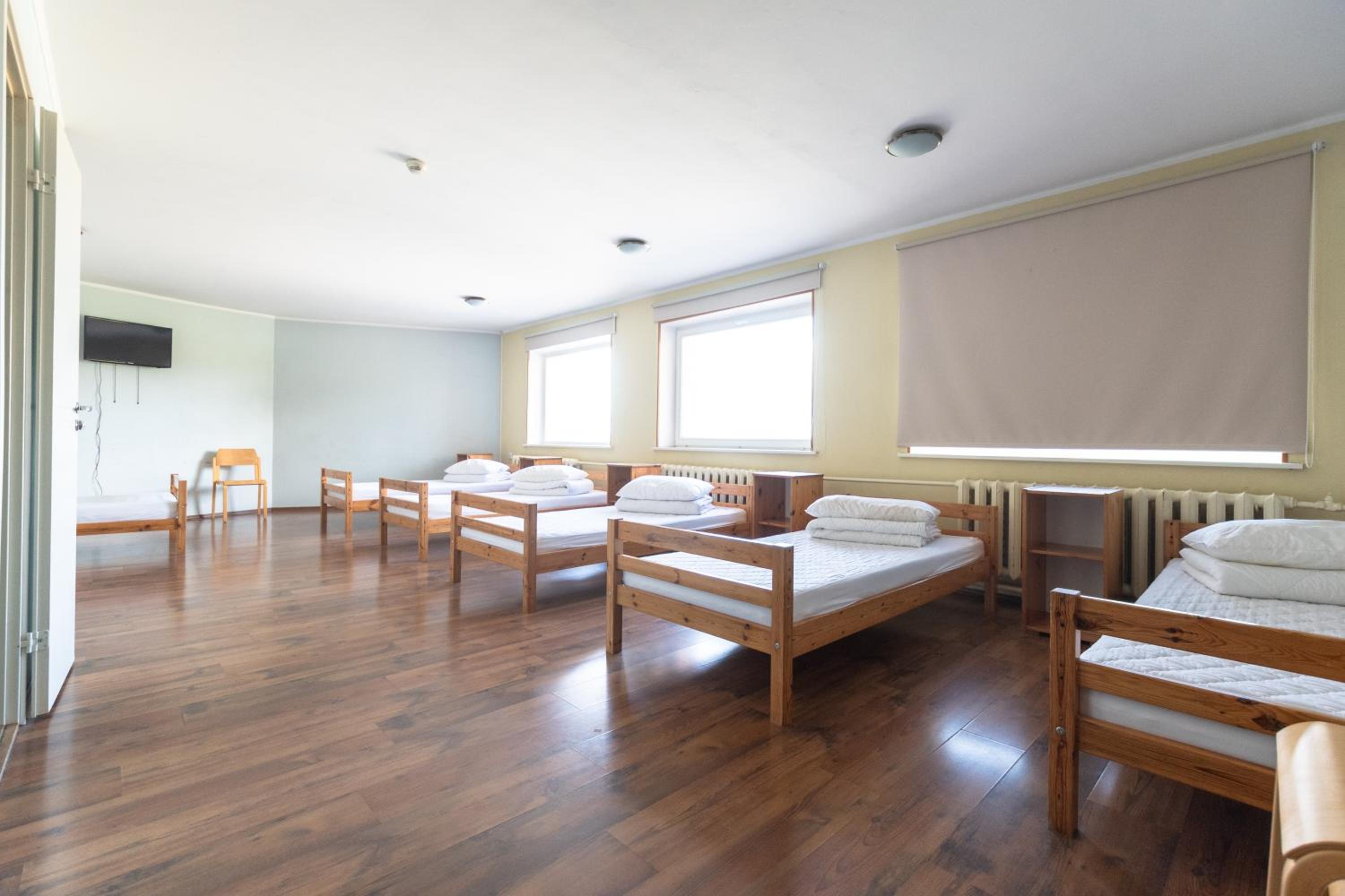 6-Bed Mixed Dormitory Room photo 3