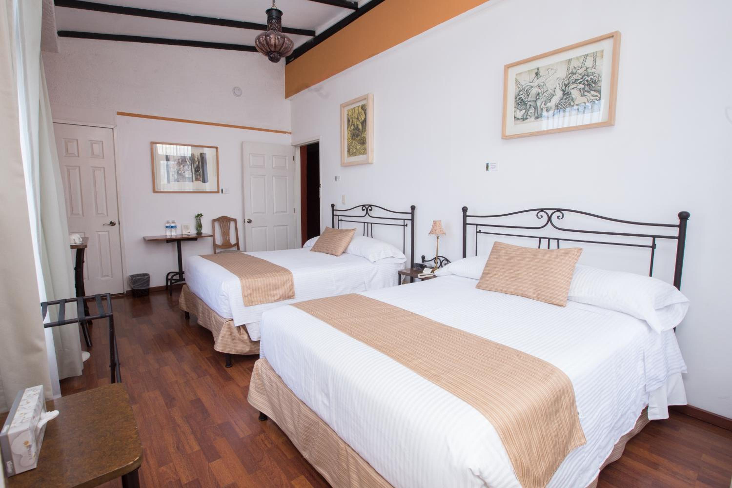 Double Room with Two Double Beds - Photo 4