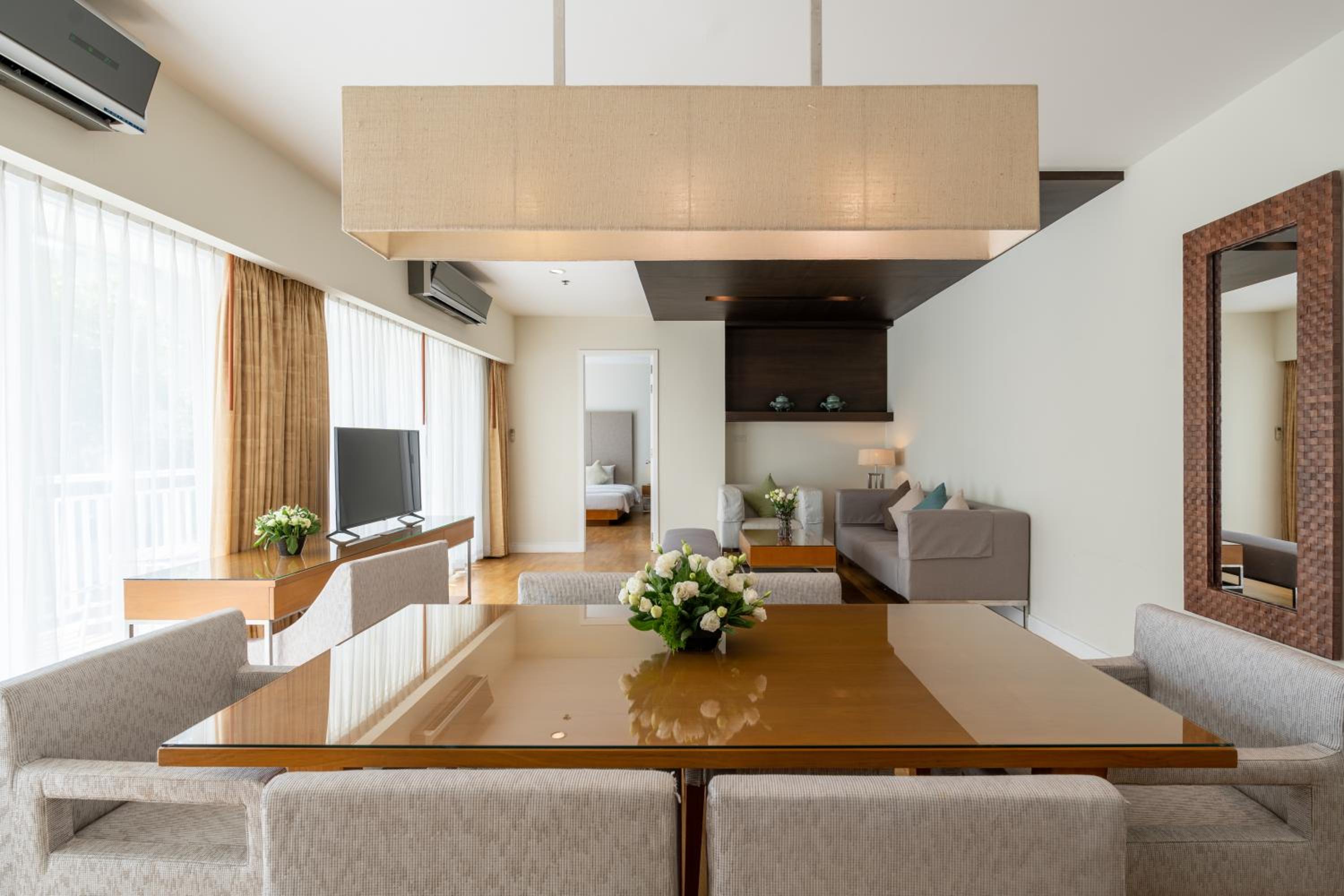 Two-Bedroom Suite - Photo 4