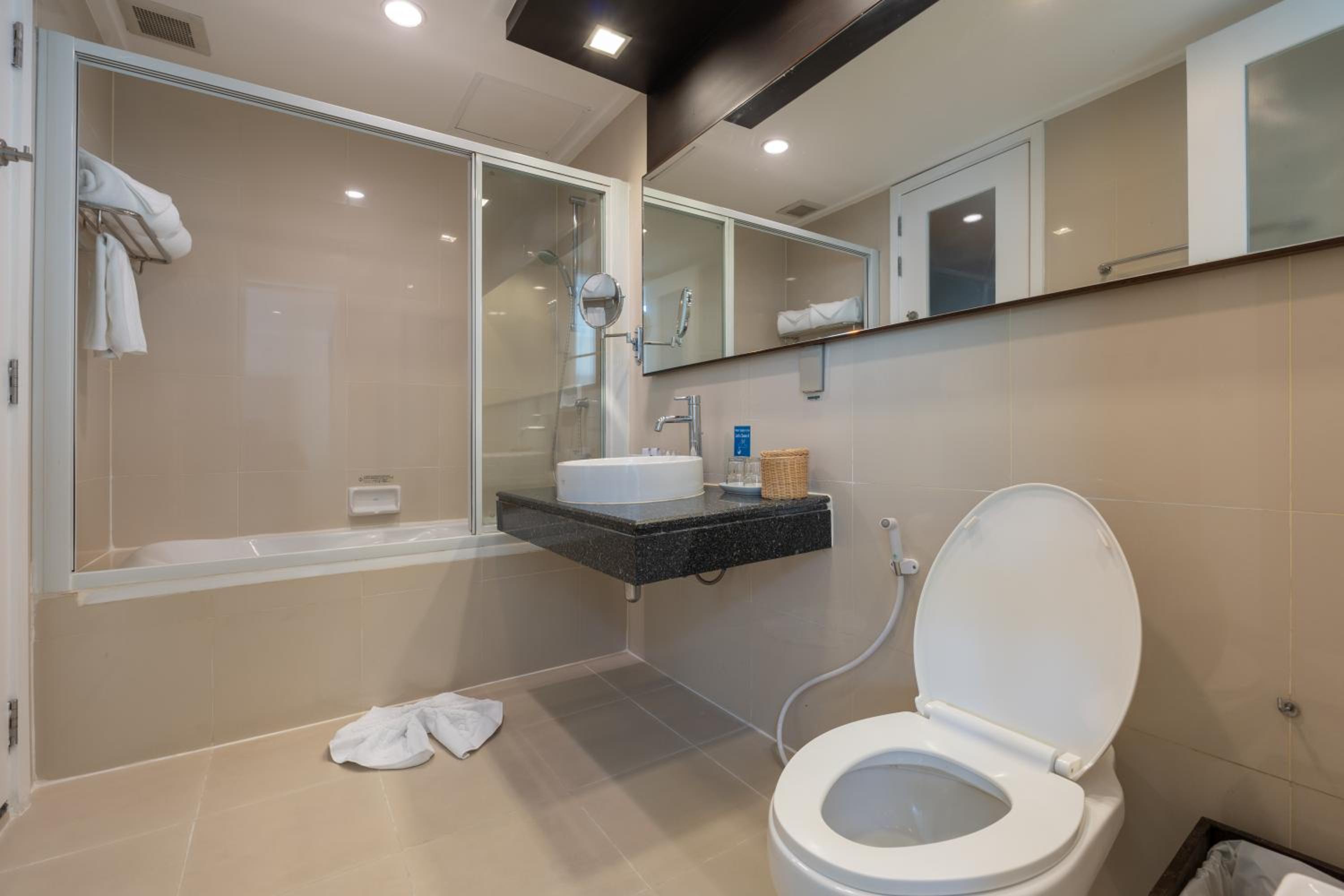 Two-Bedroom Suite - Photo 6