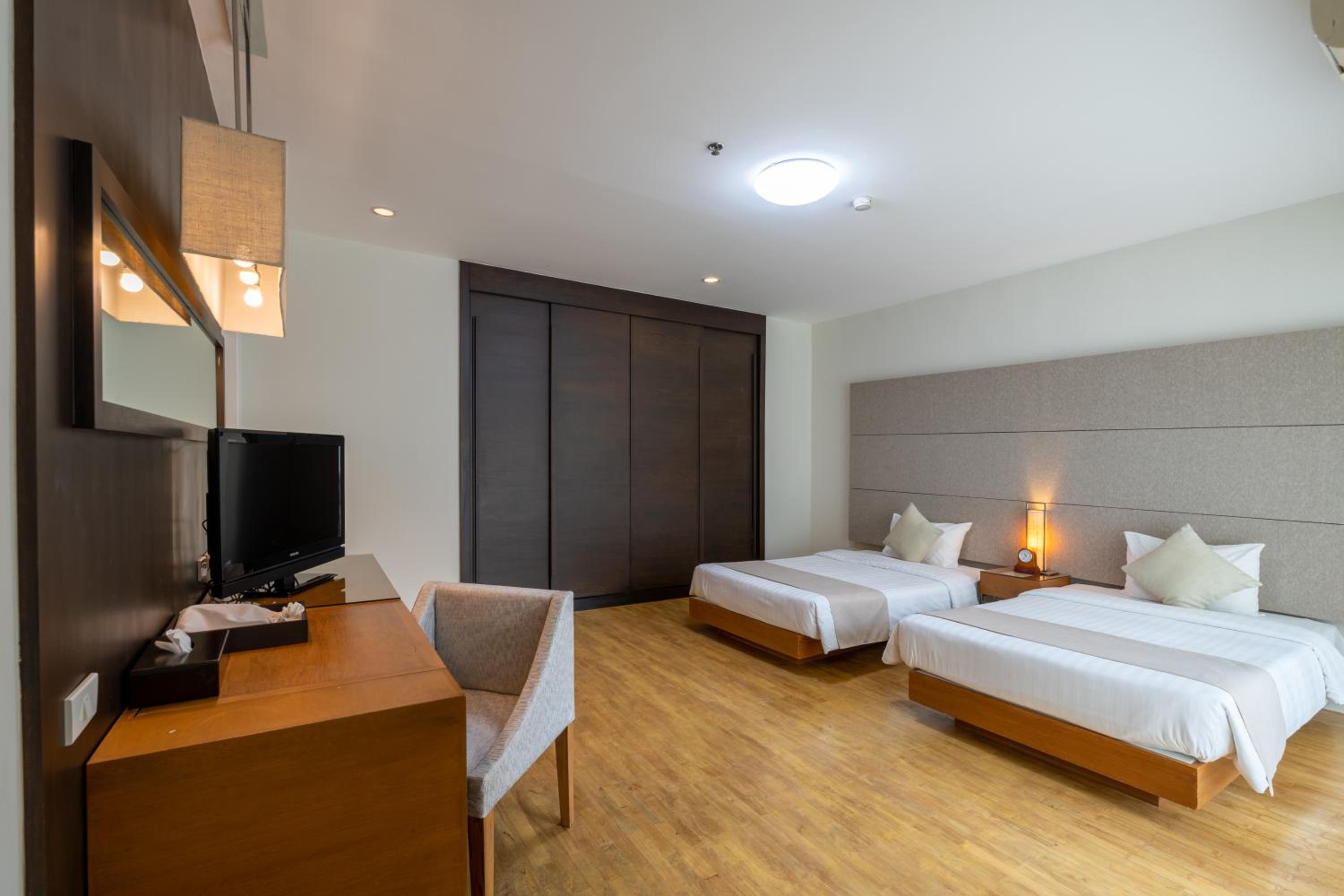 Two-Bedroom Suite - Photo 7