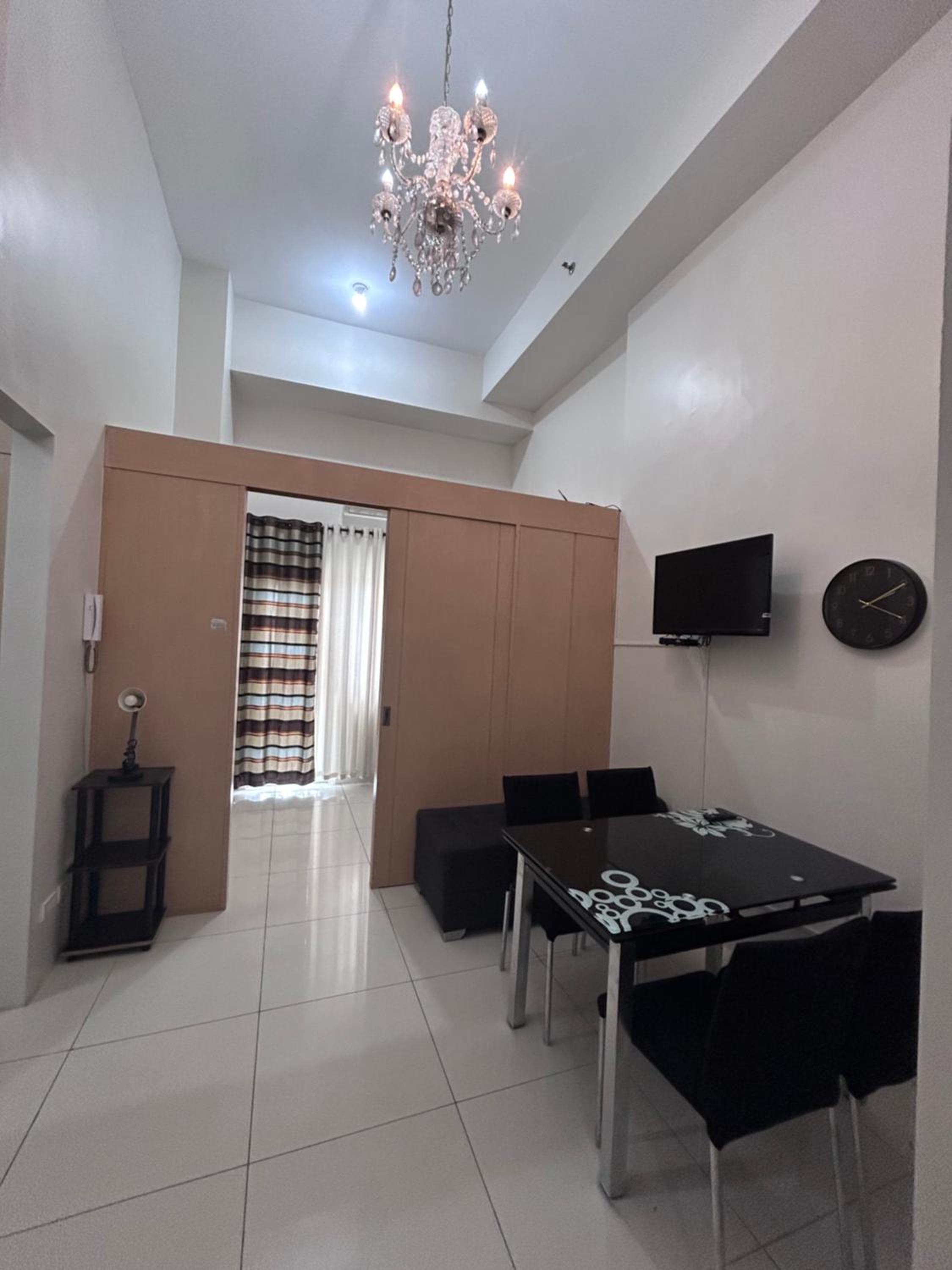 Family Room with Balcony photo 3
