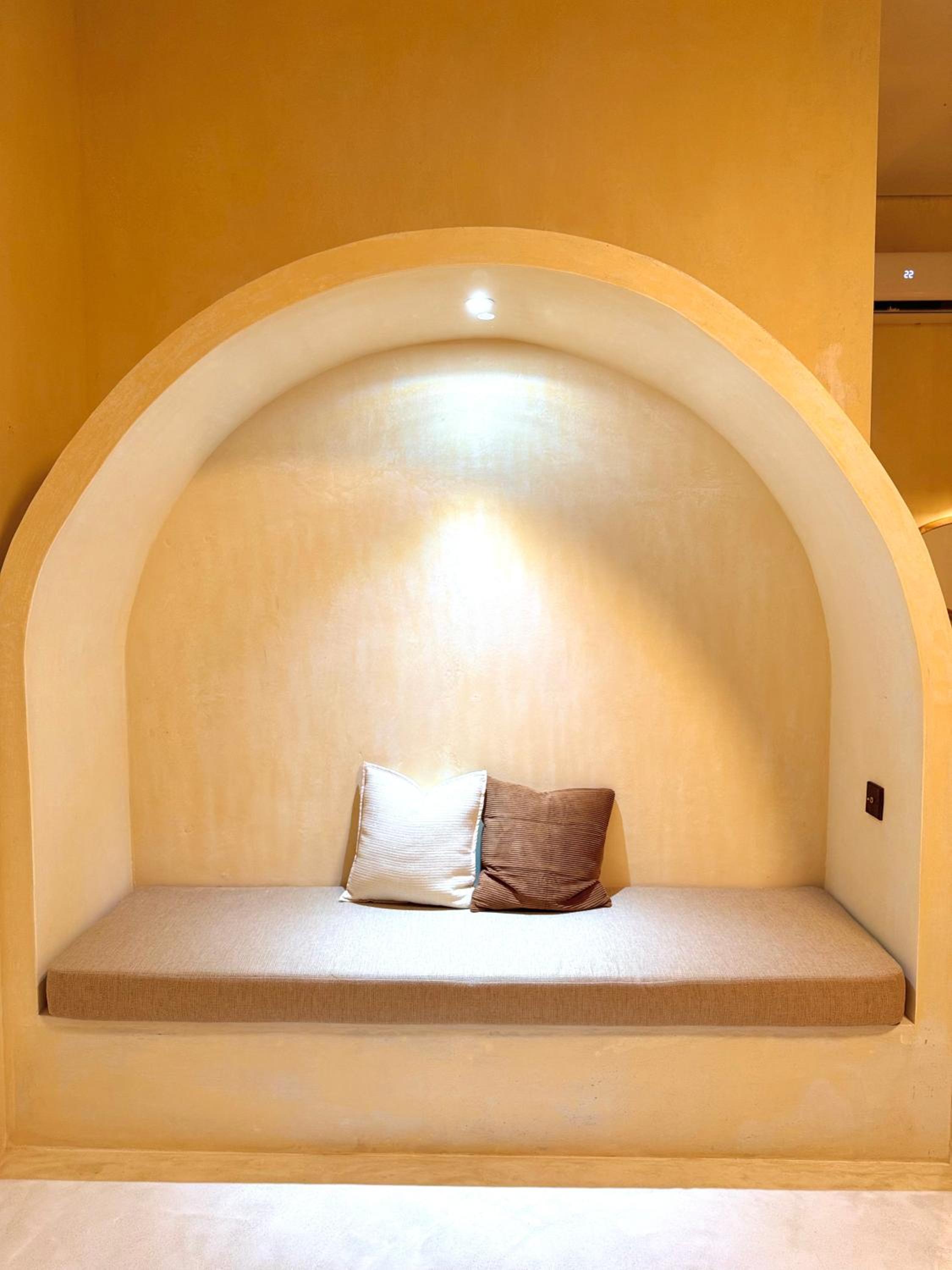 Deluxe Double Room - Photo 9