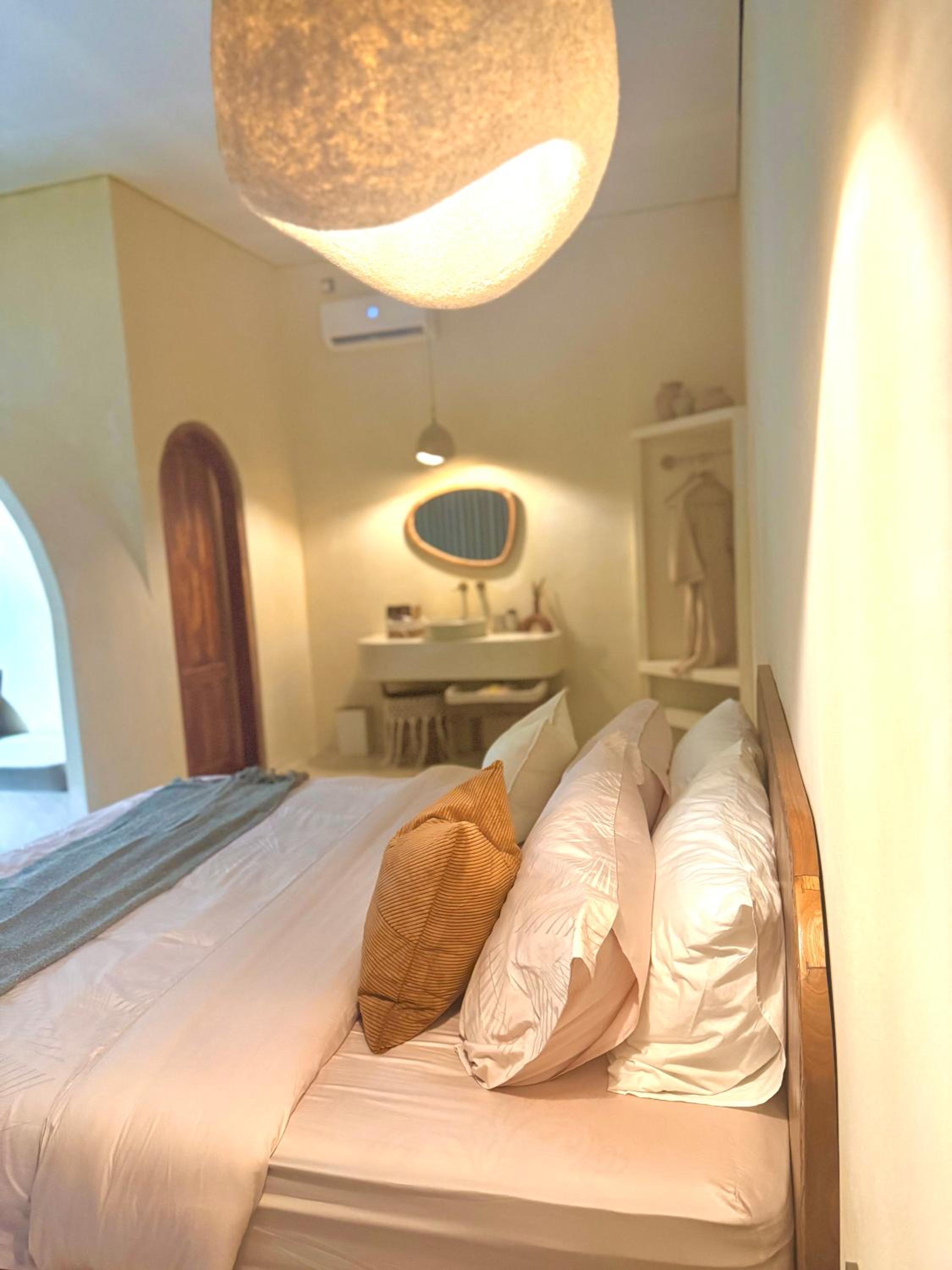 Deluxe Double Room - Photo 11