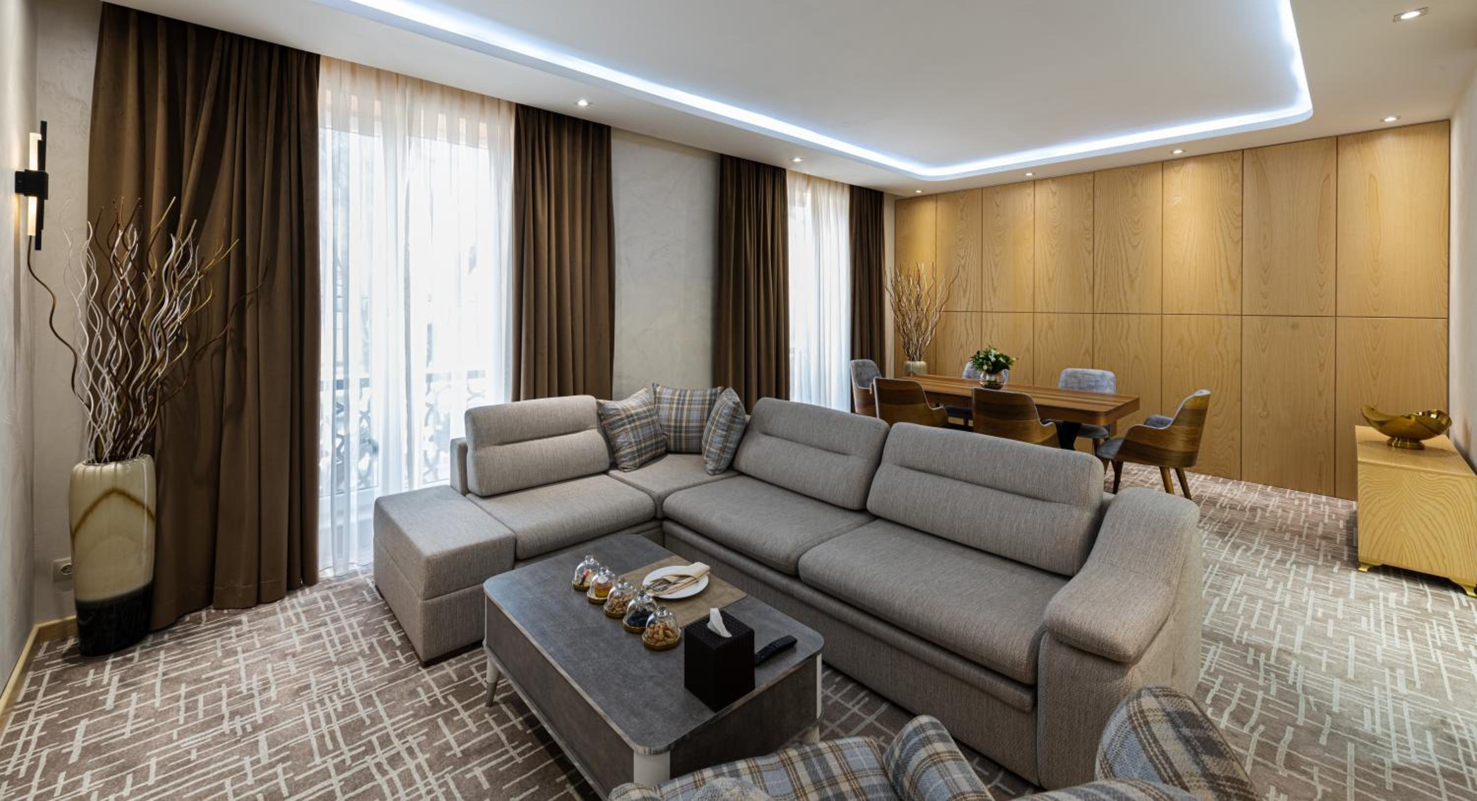 One-Bedroom Apartment with Terrace - Photo 4