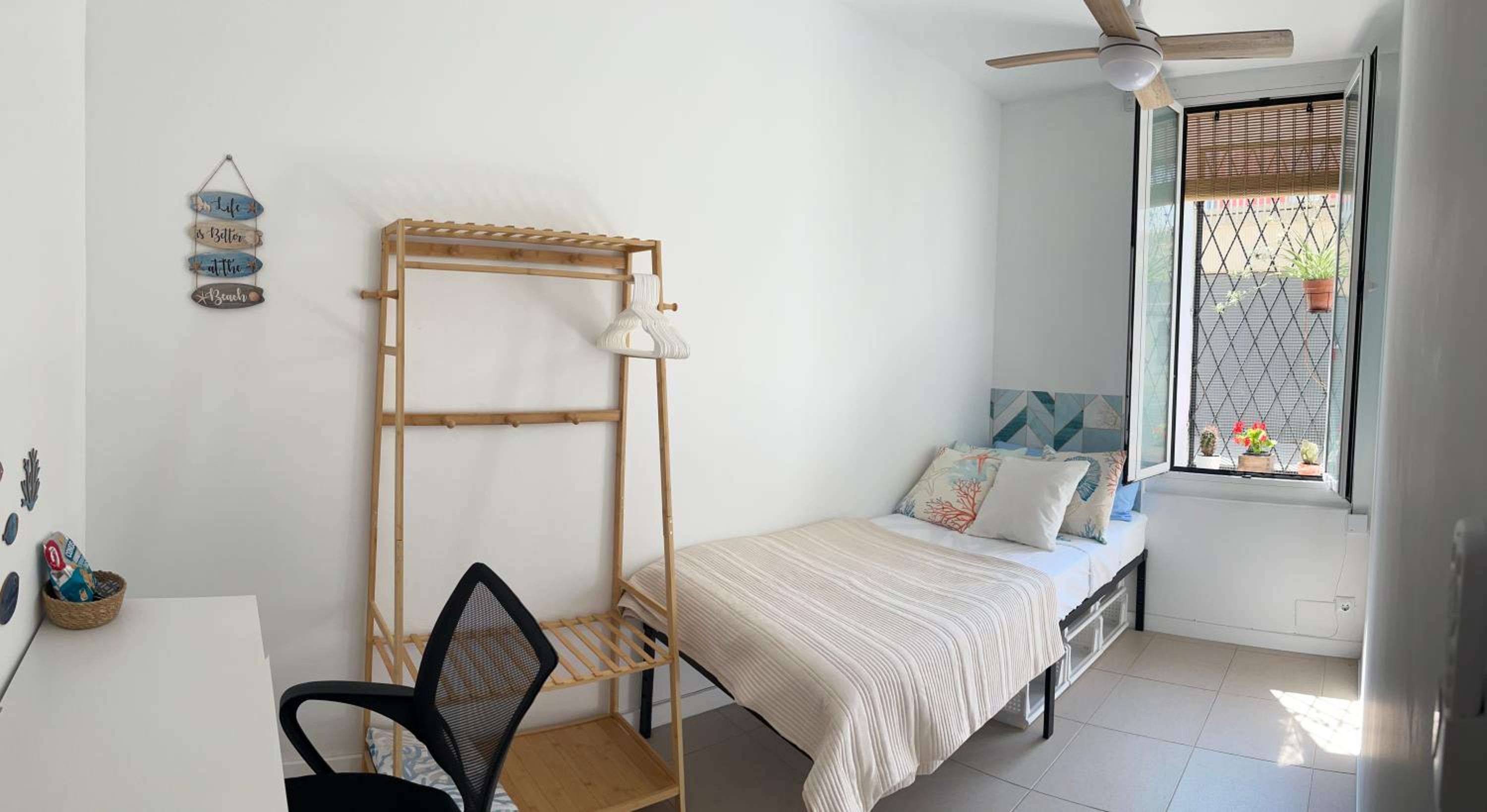 Standard Single Room with Shared Bathroom