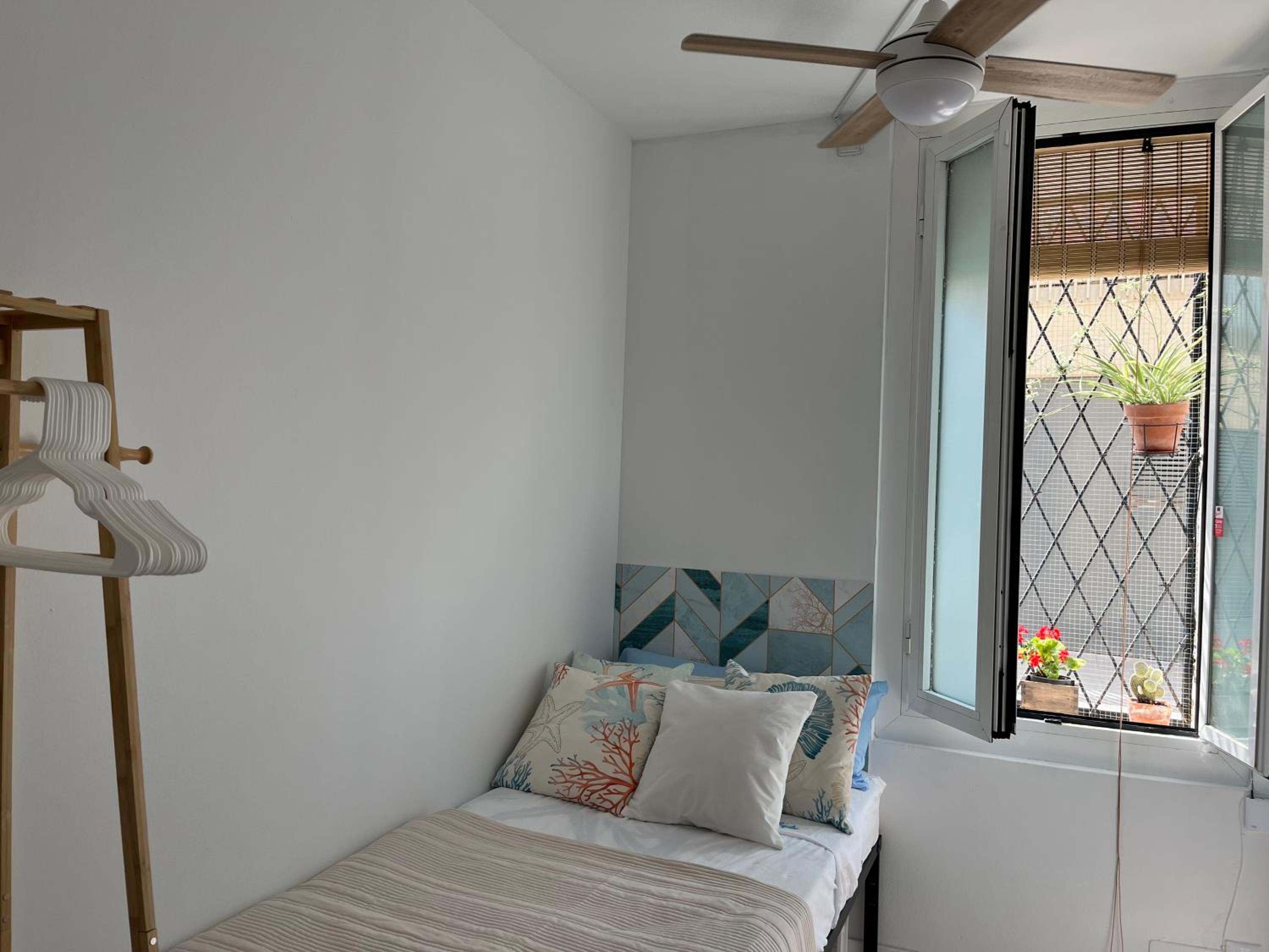 Standard Single Room with Shared Bathroom photo 1
